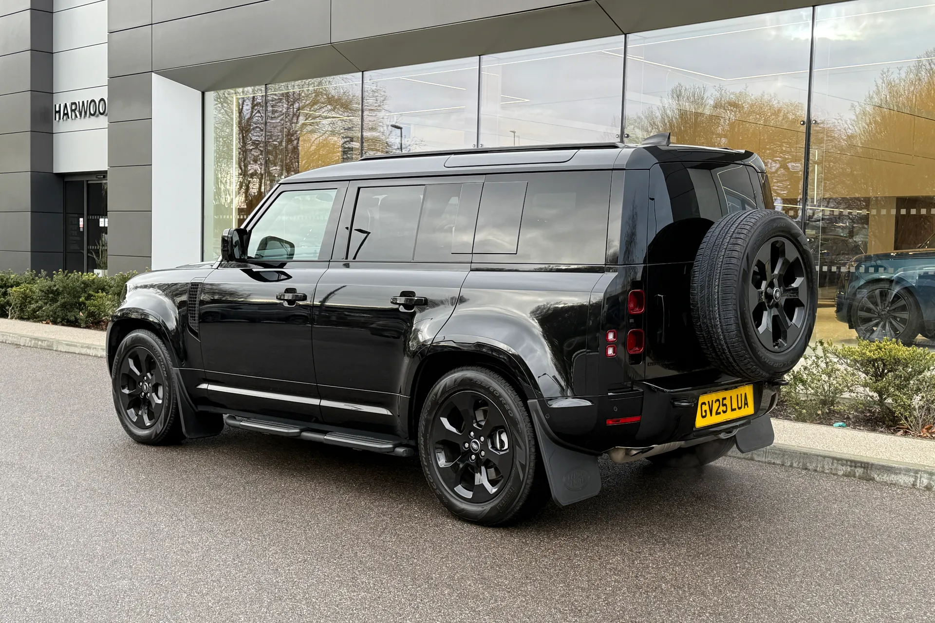 LAND ROVER Defender 110 thumbnail image number 13