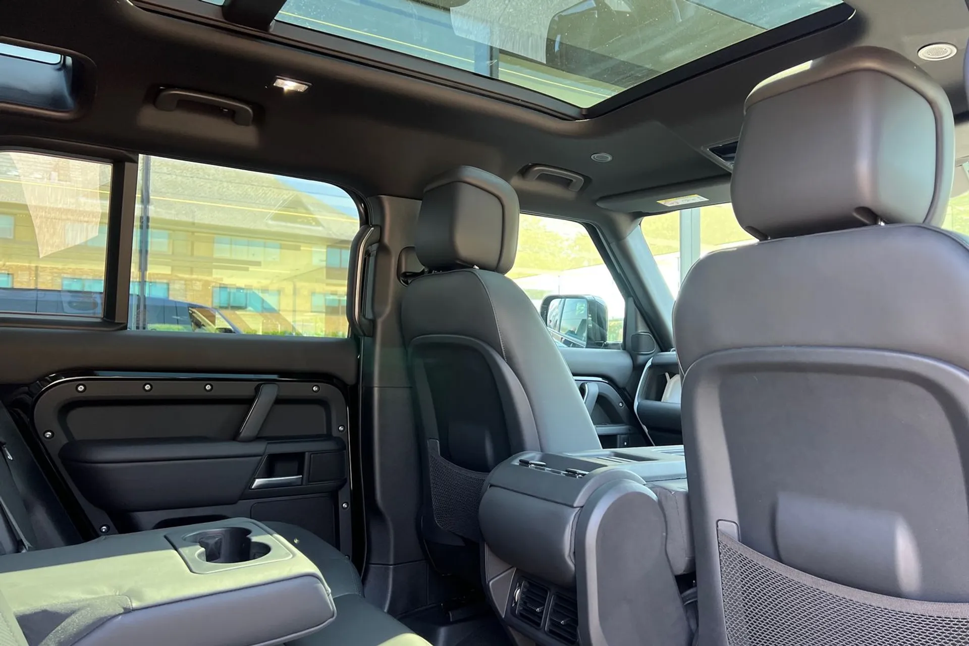 LAND ROVER Defender 110 thumbnail image number 33