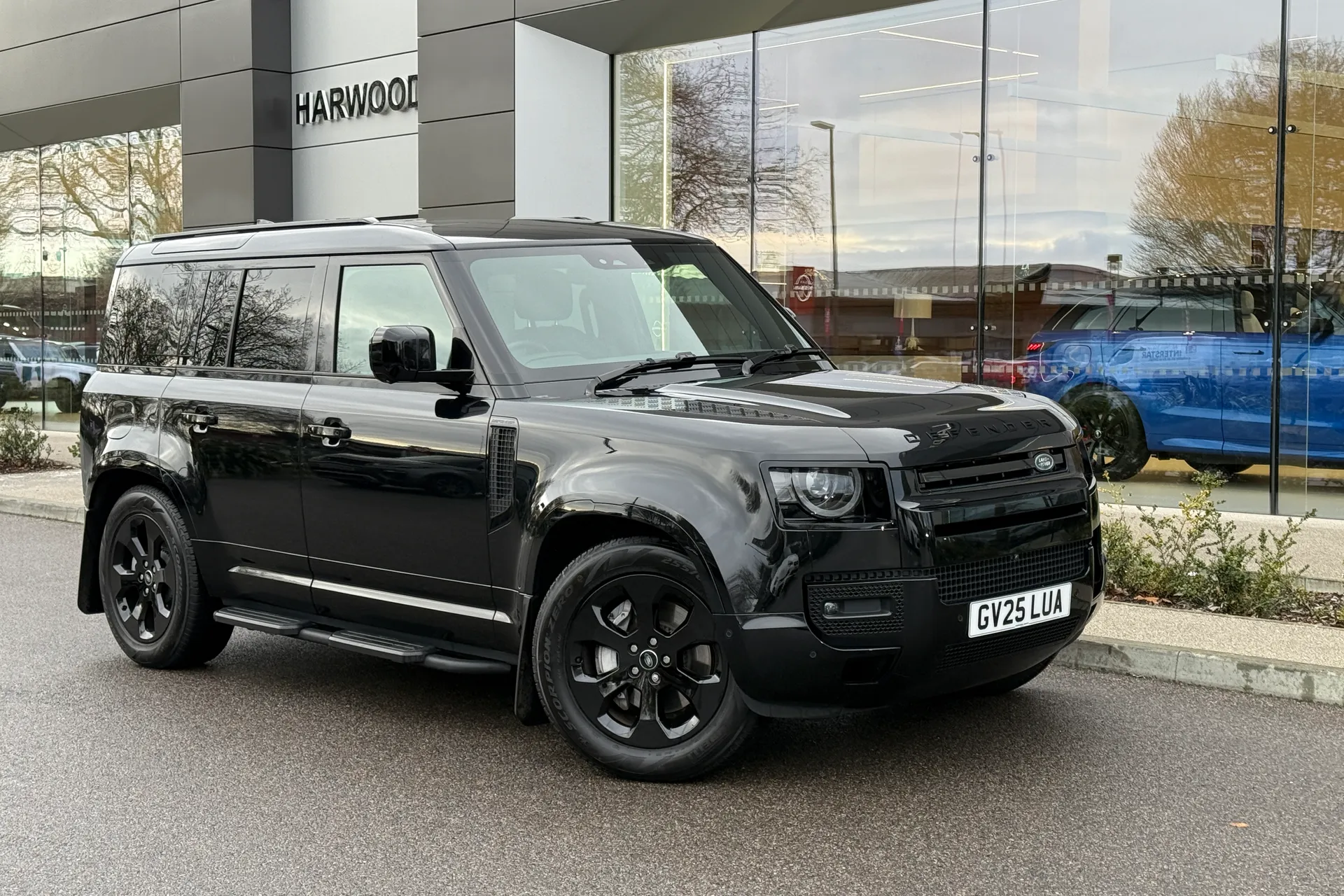 LAND ROVER Defender 110 focused image