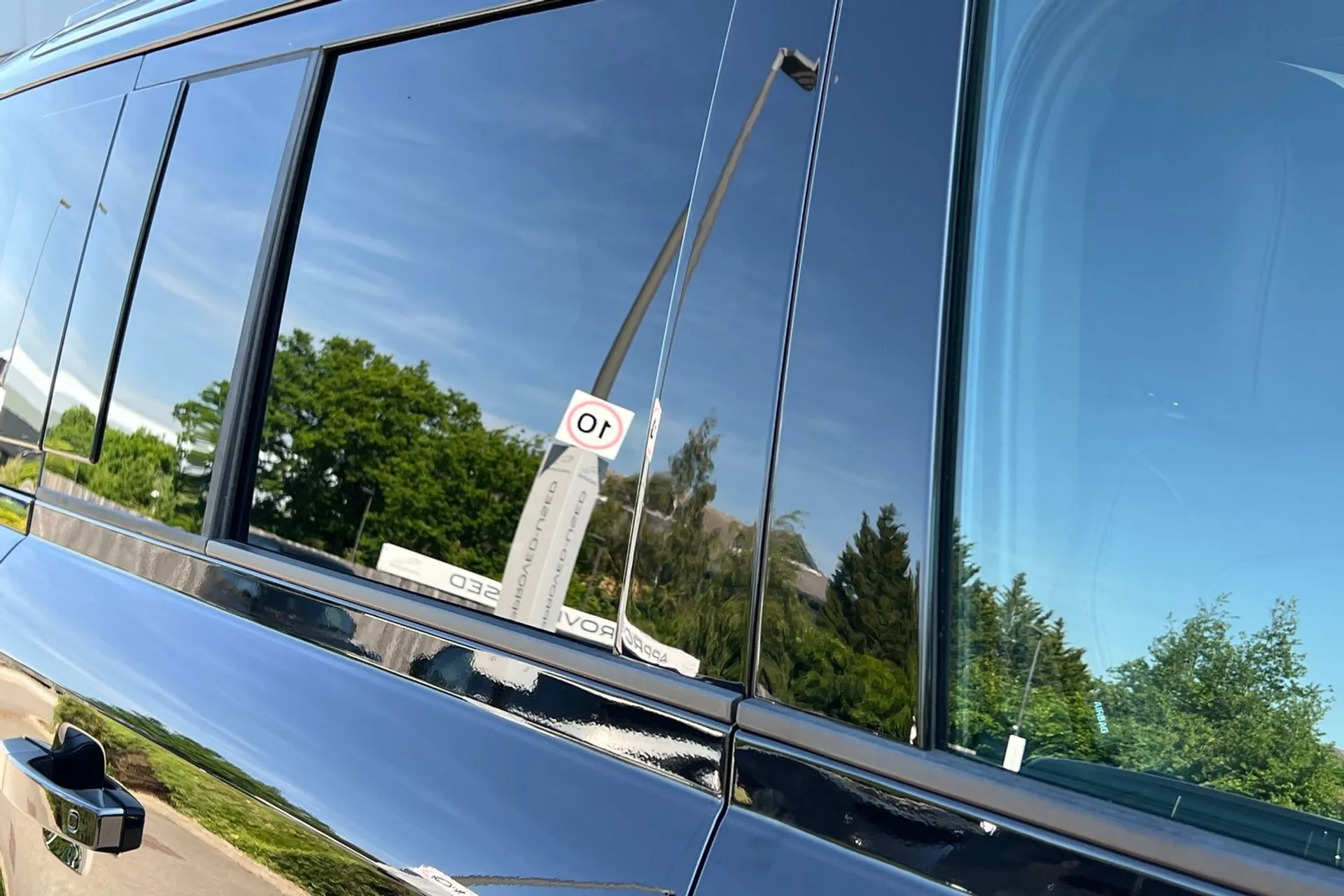 LAND ROVER Defender 110 thumbnail image number 17