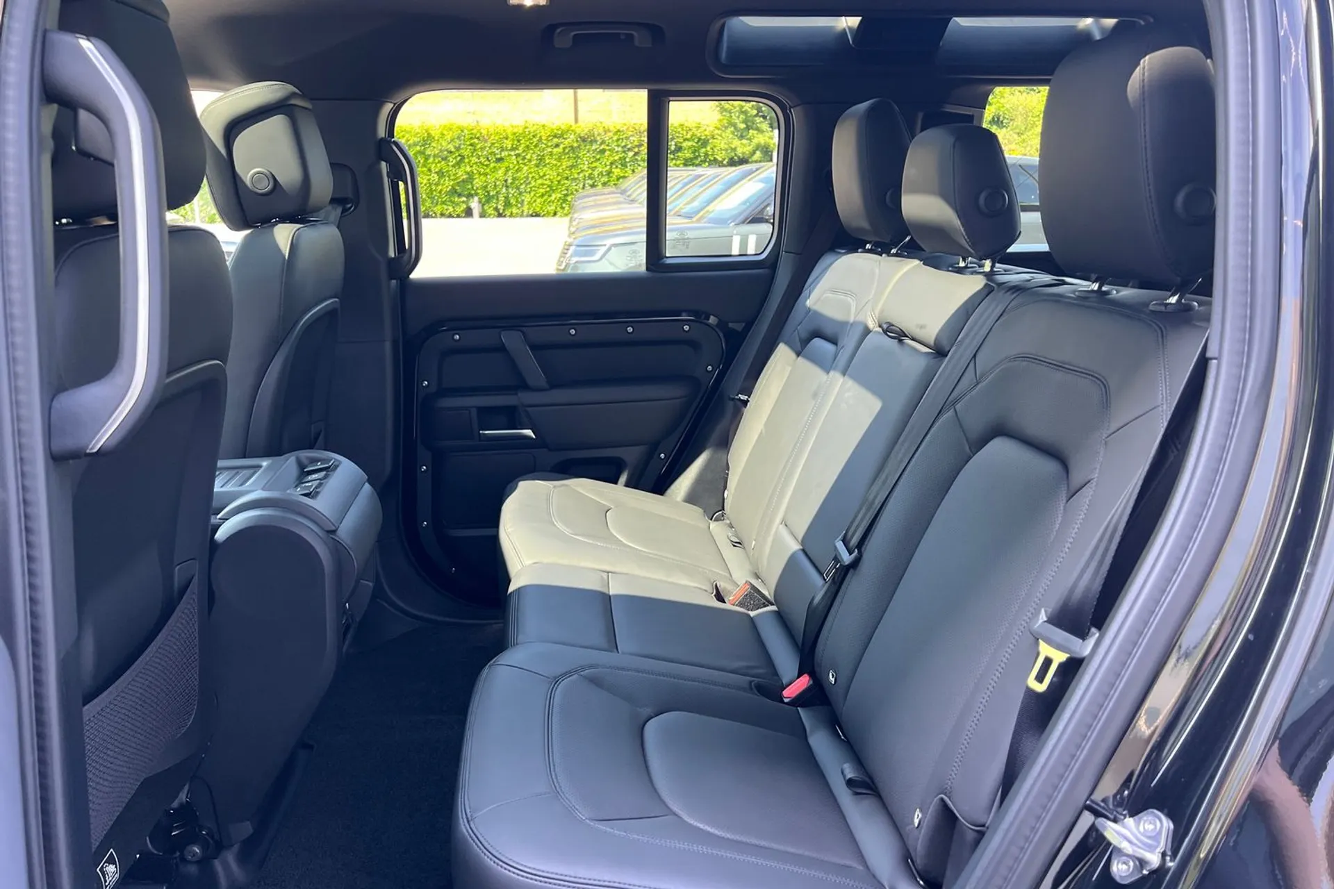 LAND ROVER Defender 110 thumbnail image number 46