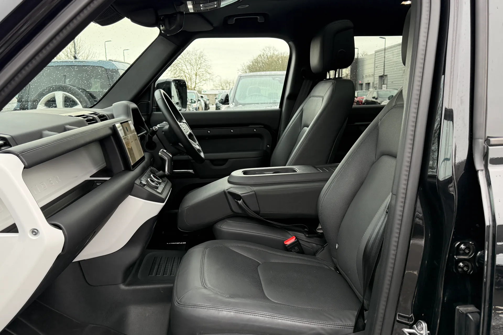 LAND ROVER Defender 110 thumbnail image number 47