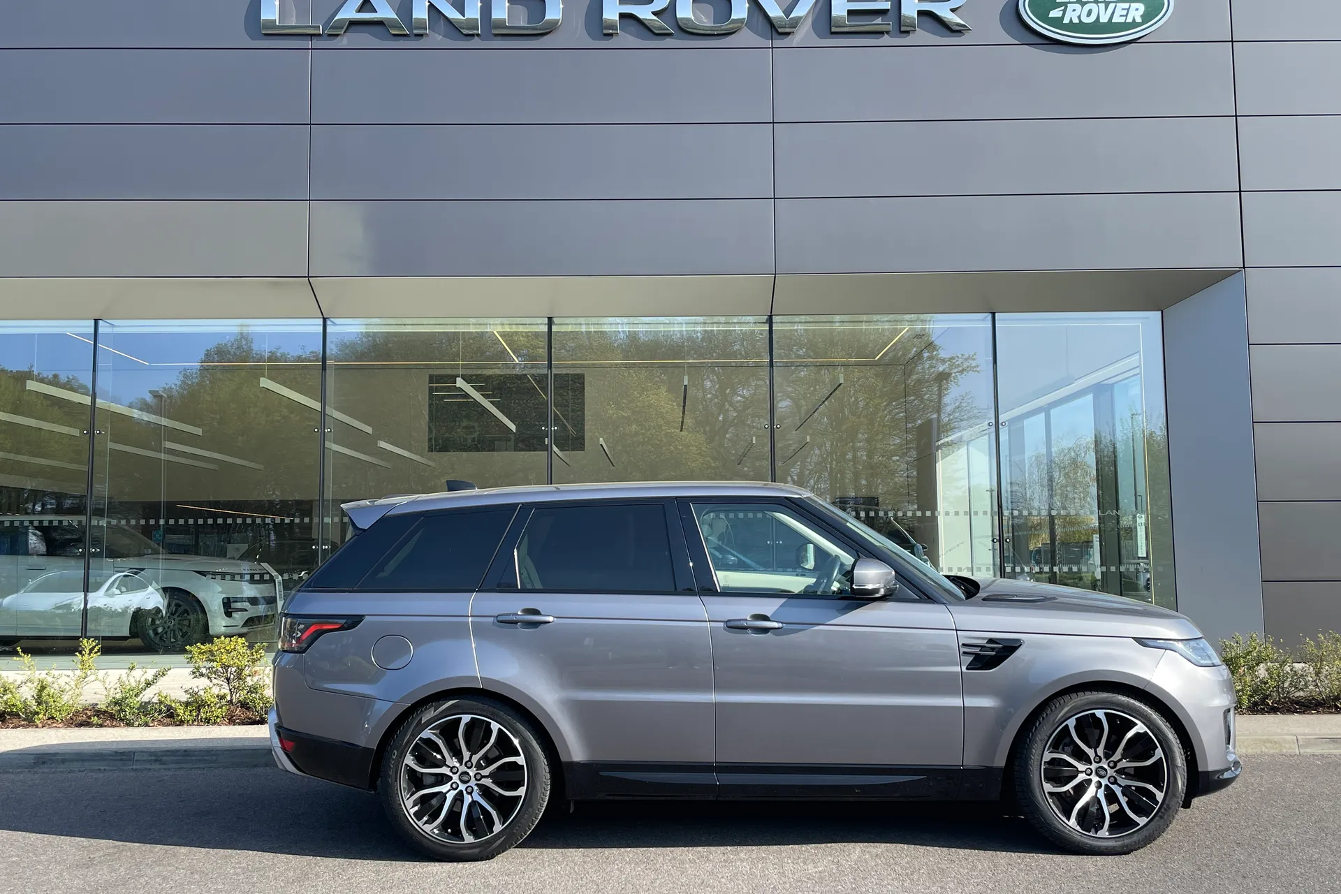 LAND ROVER RANGE ROVER SPORT thumbnail image number 2