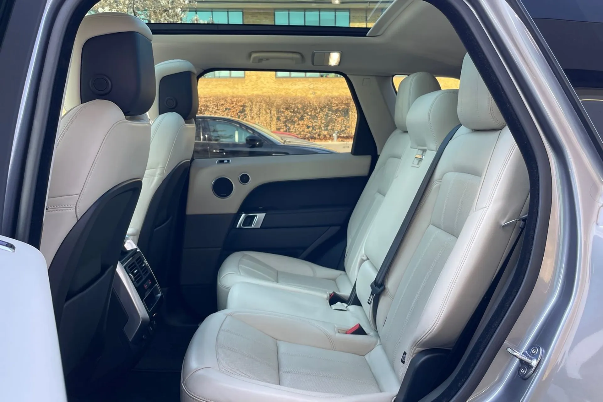 LAND ROVER RANGE ROVER SPORT thumbnail image number 30