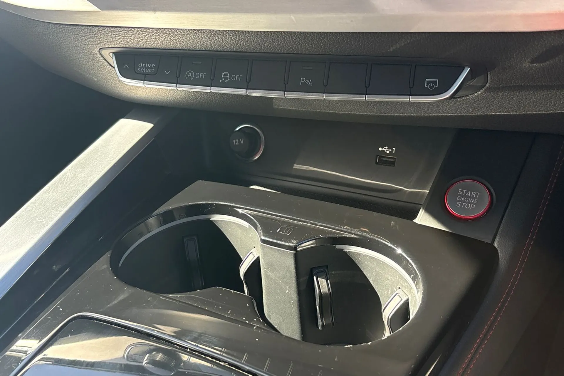Audi A4 thumbnail image number 43
