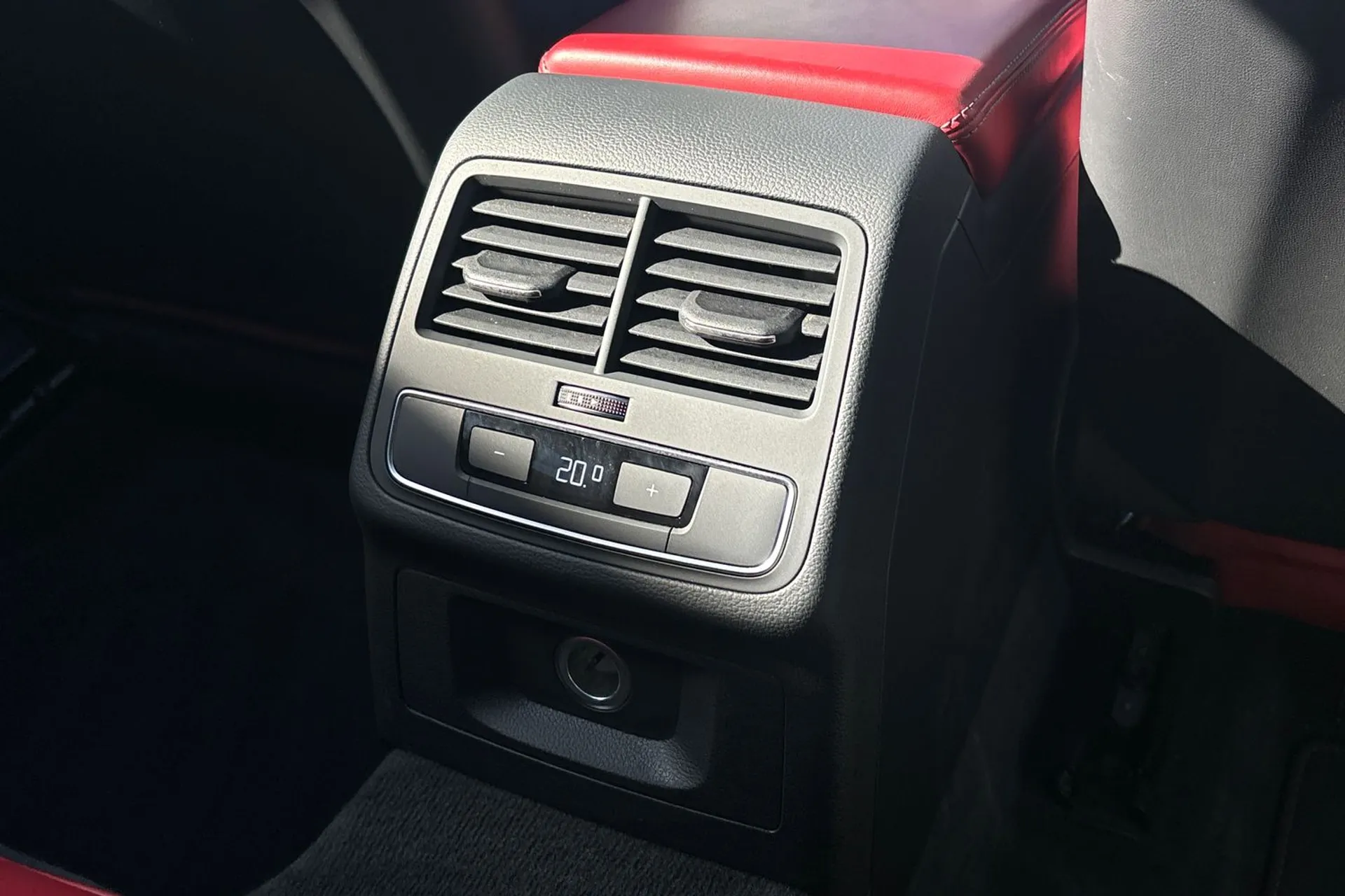 Audi A4 thumbnail image number 47