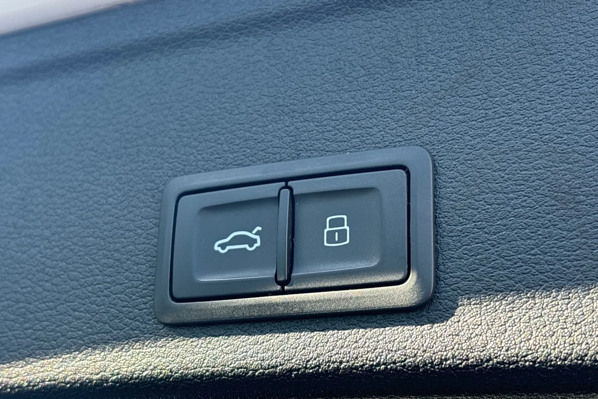 Audi A4 thumbnail image number 20