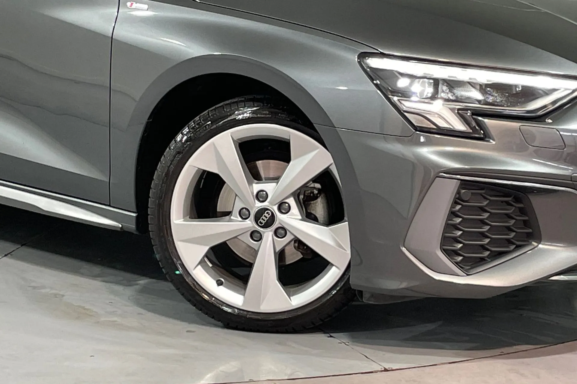 Audi A3 thumbnail image number 9