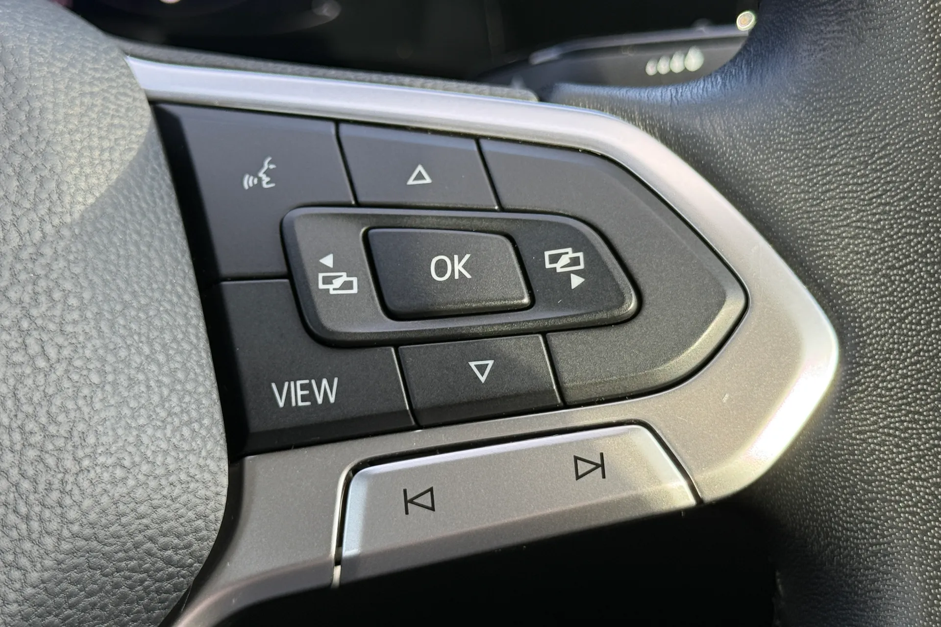 VOLKSWAGEN GOLF thumbnail image number 18