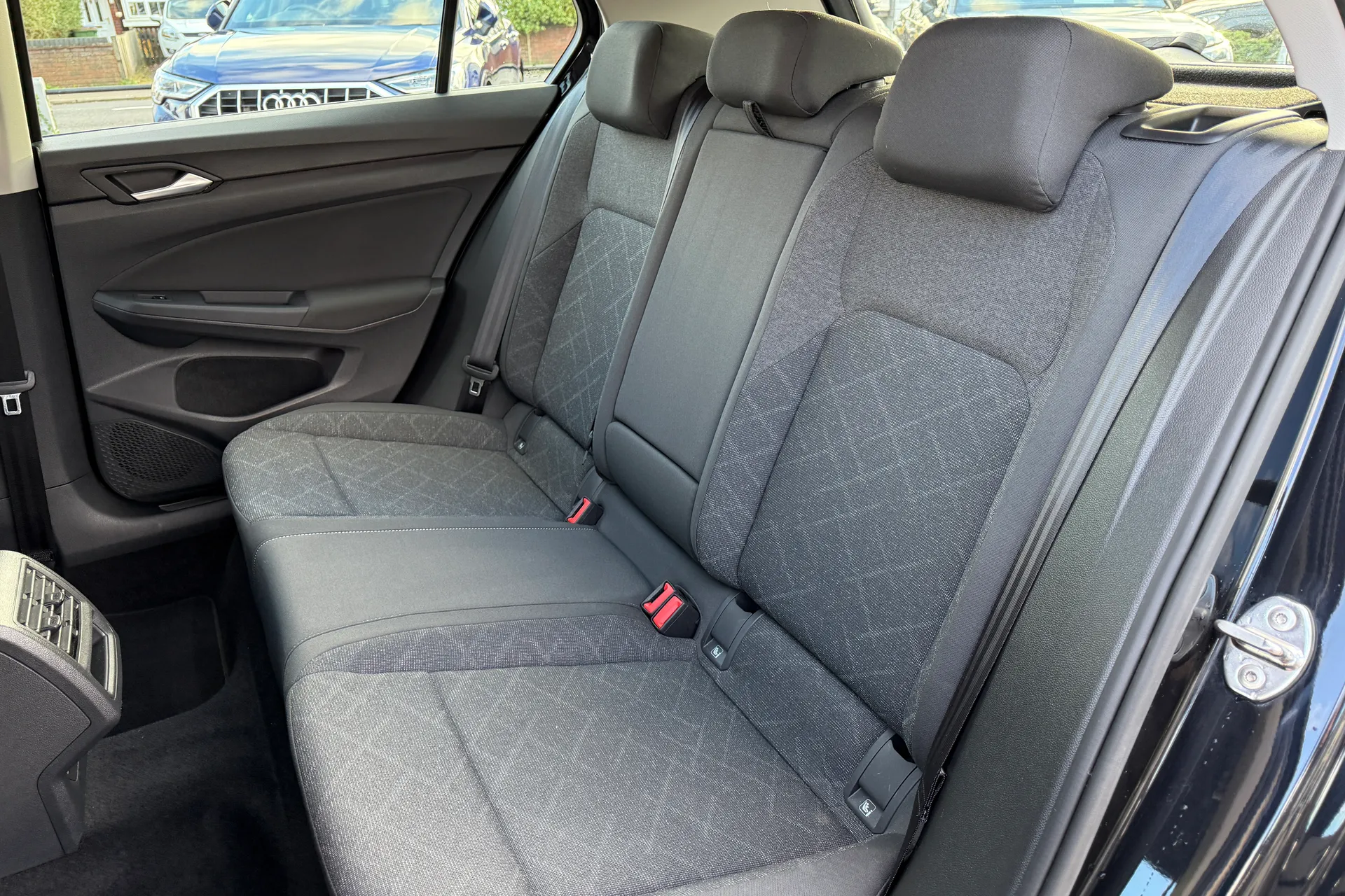 VOLKSWAGEN GOLF thumbnail image number 37