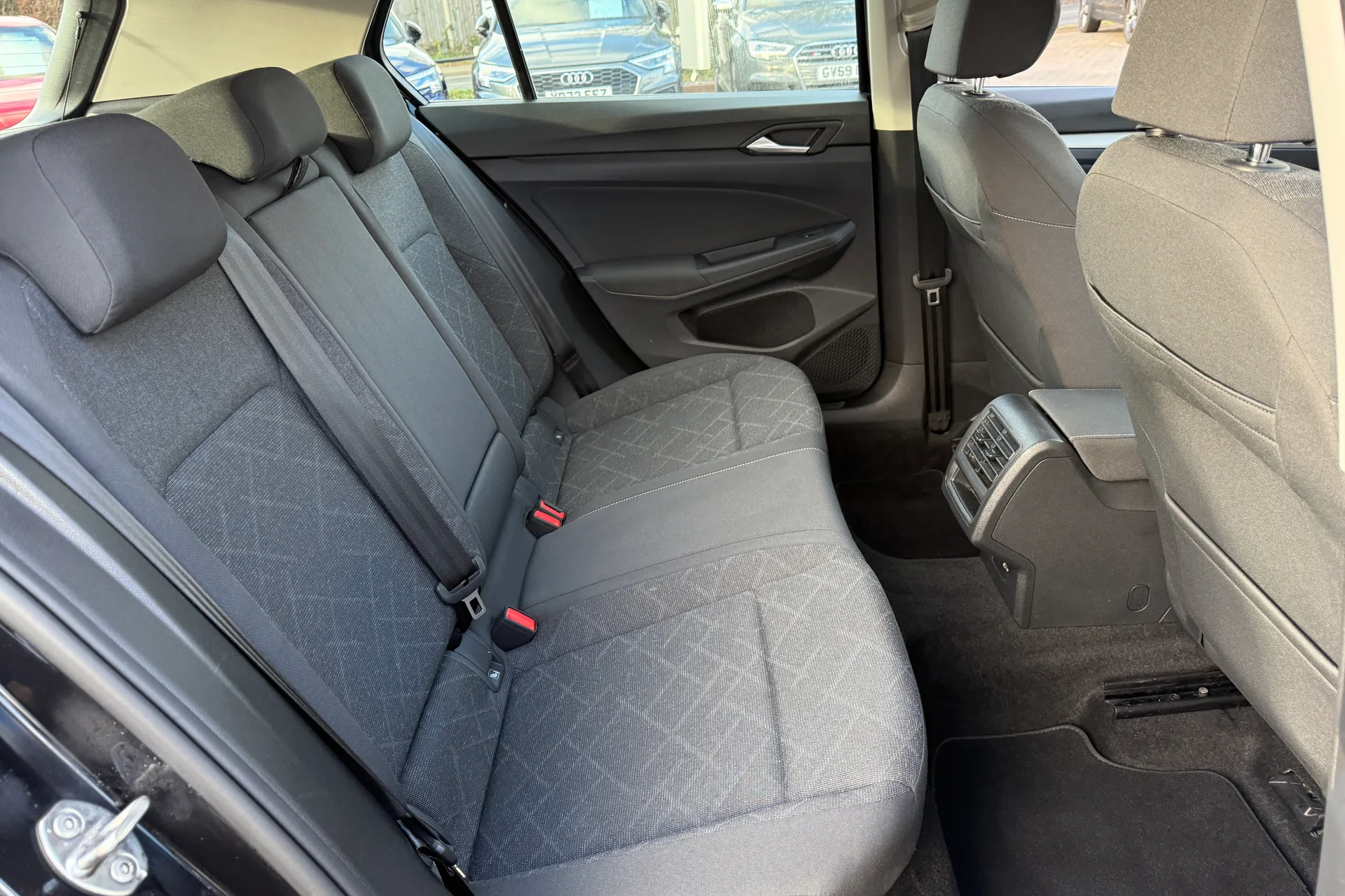 VOLKSWAGEN GOLF thumbnail image number 39