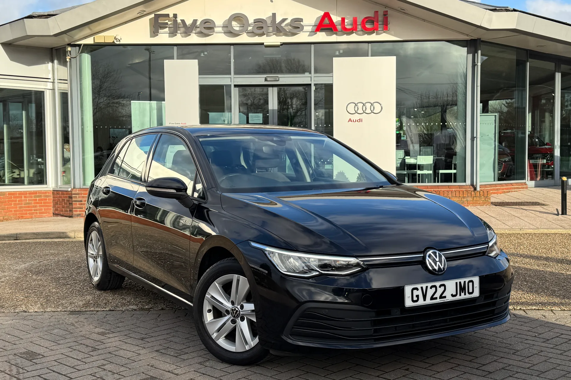 VOLKSWAGEN GOLF focused image