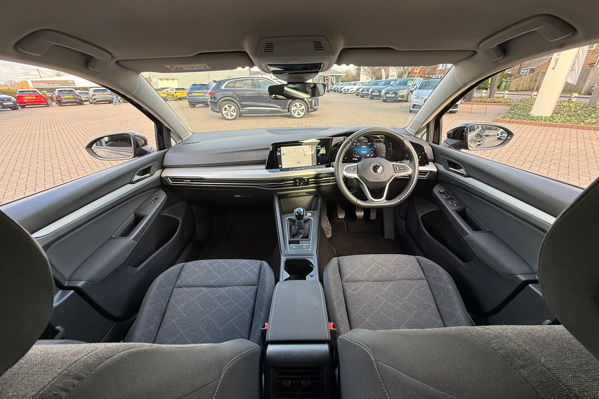 VOLKSWAGEN GOLF thumbnail image number 3