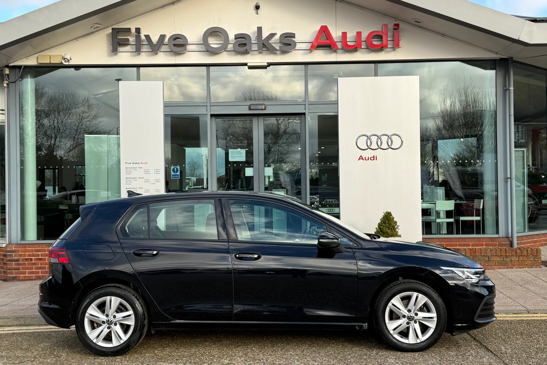 VOLKSWAGEN GOLF thumbnail image number 2