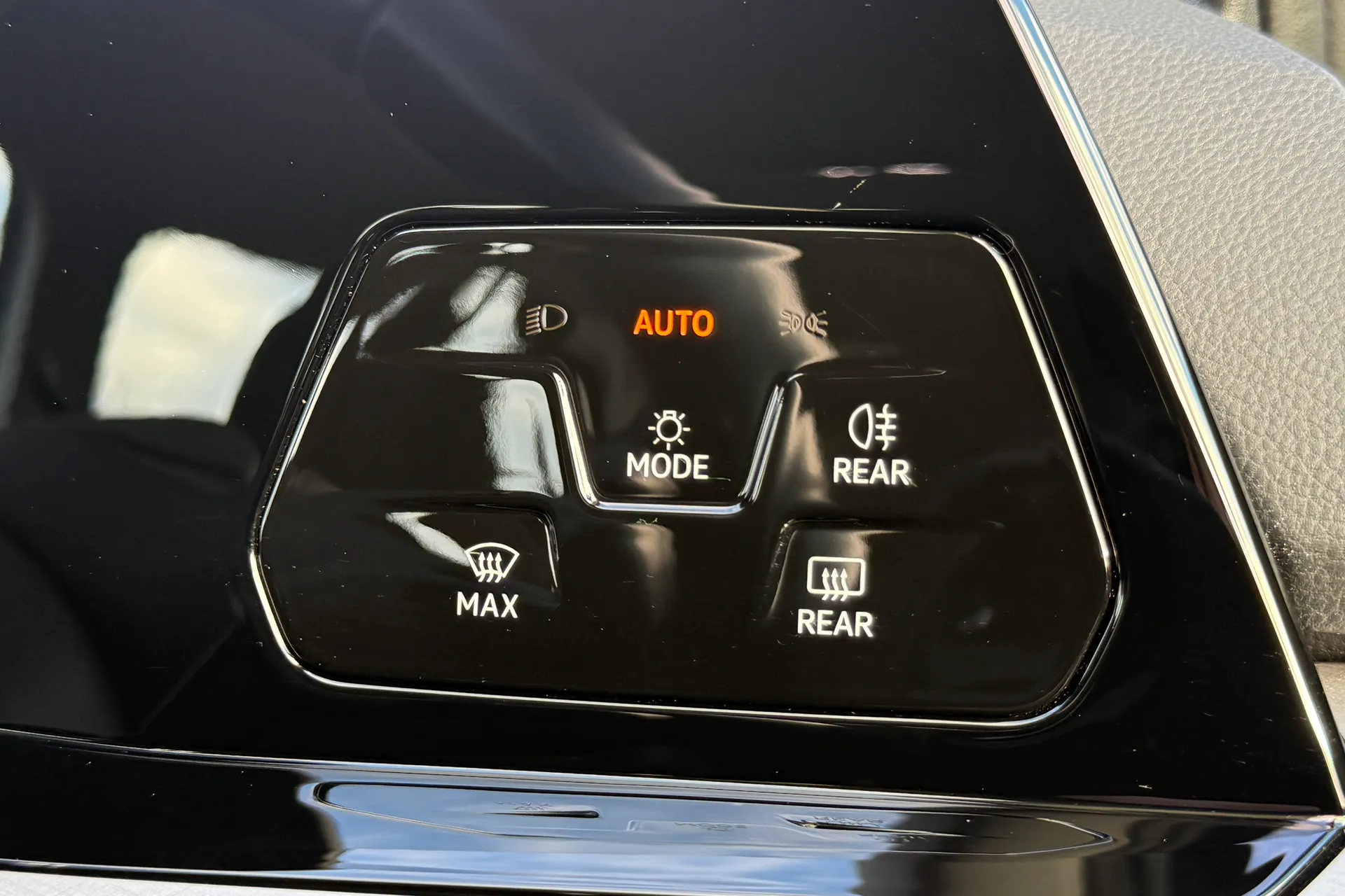 VOLKSWAGEN GOLF thumbnail image number 19