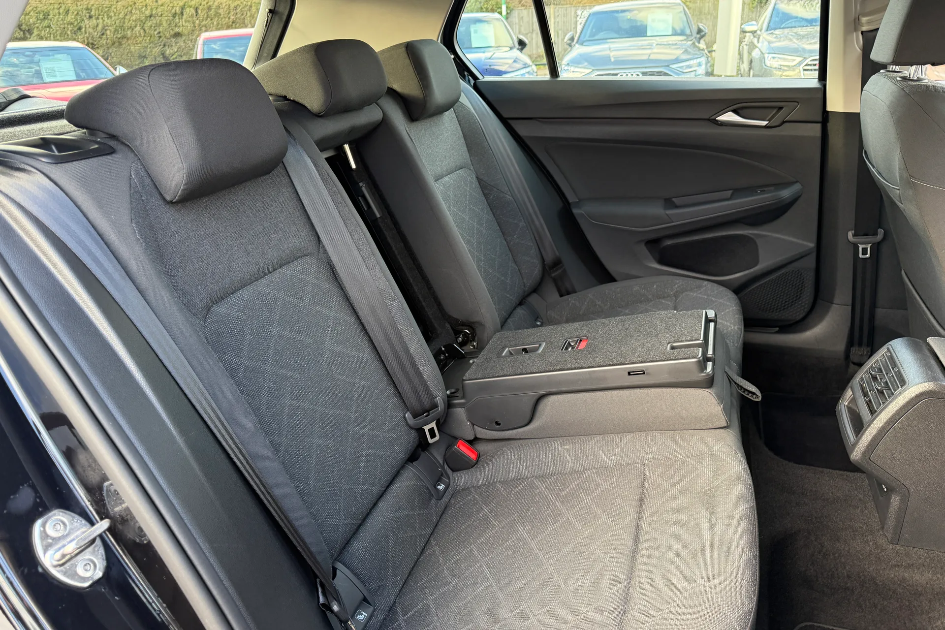 VOLKSWAGEN GOLF thumbnail image number 41