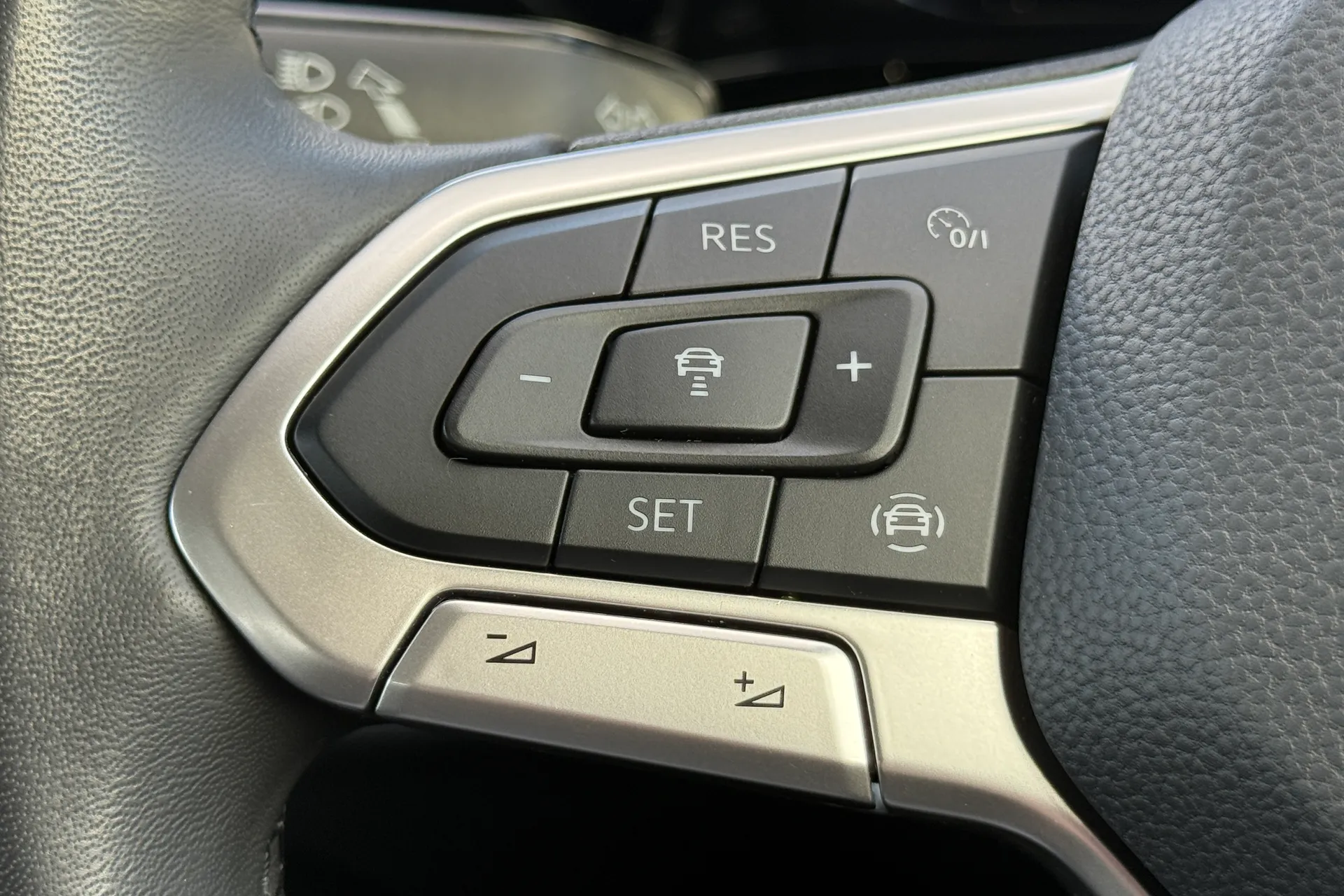 VOLKSWAGEN GOLF thumbnail image number 17