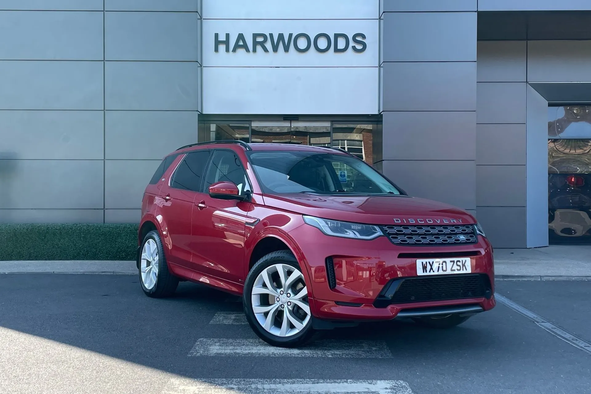 LAND ROVER DISCOVERY SPORT focused image