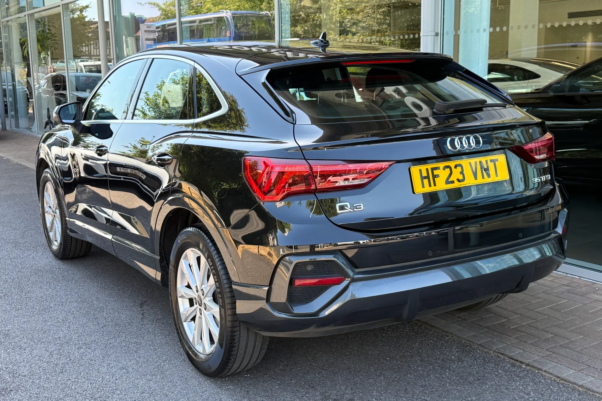 Audi Q3 thumbnail image number 3