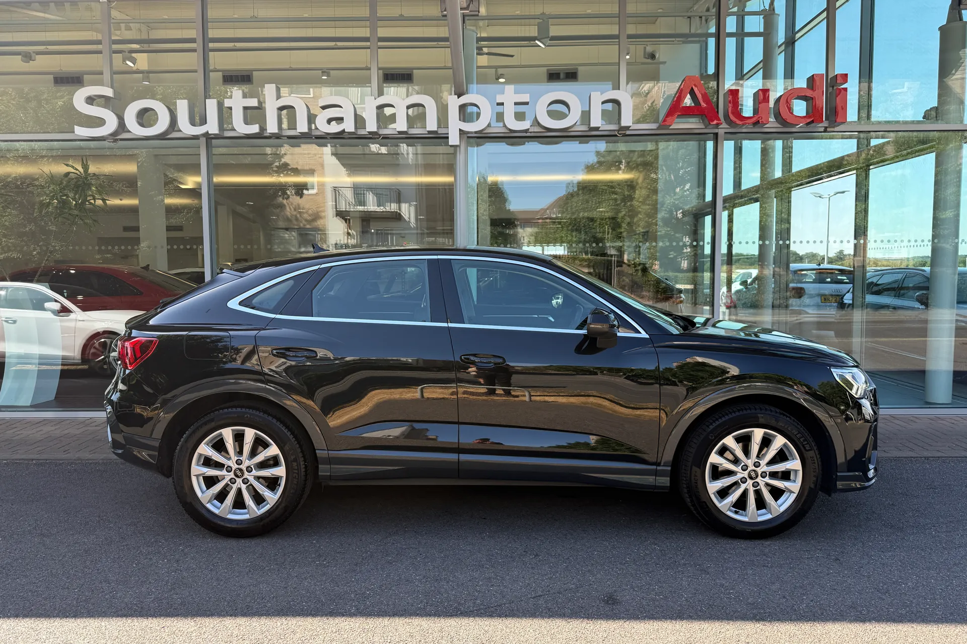 Audi Q3 thumbnail image number 4