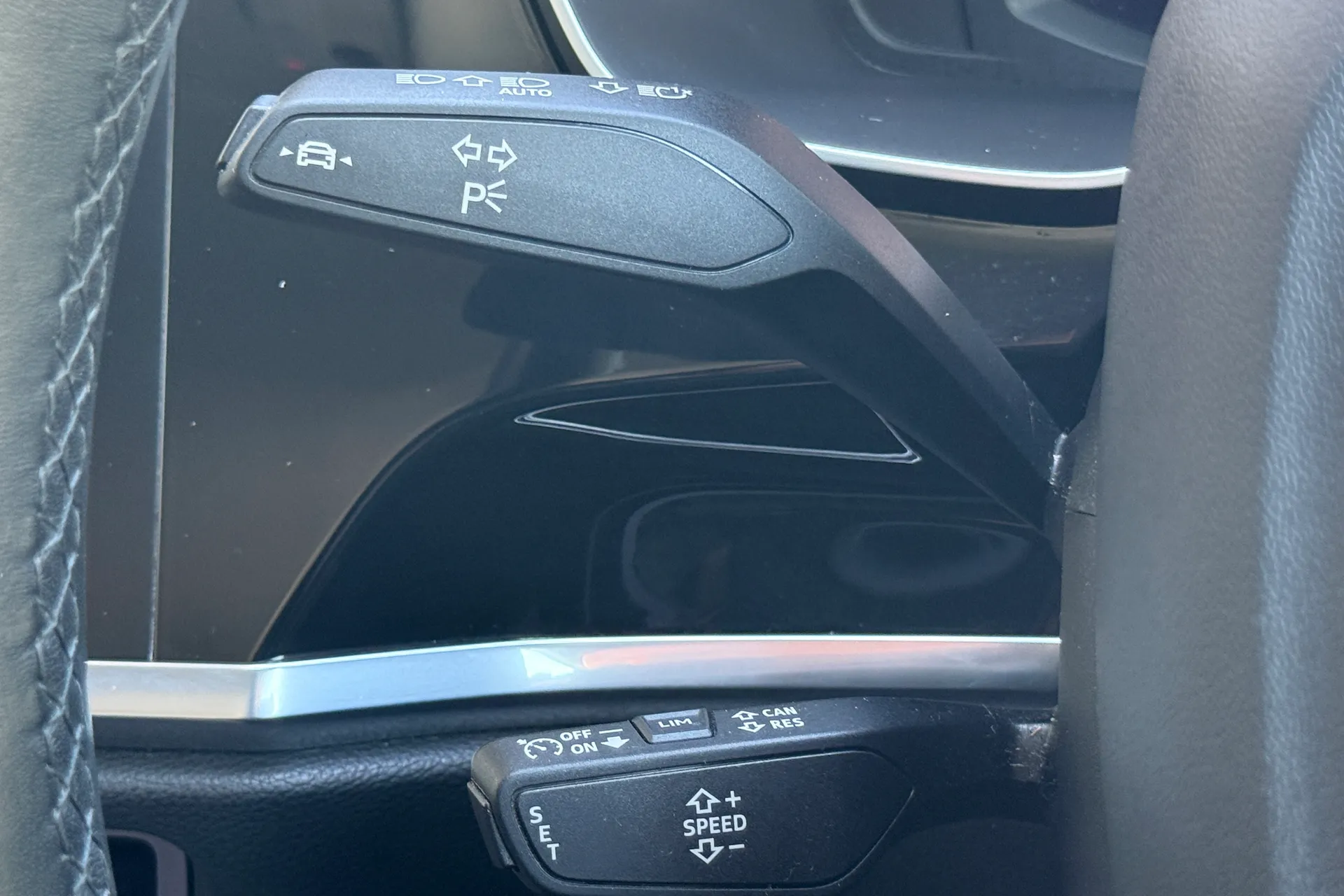 Audi Q3 thumbnail image number 12