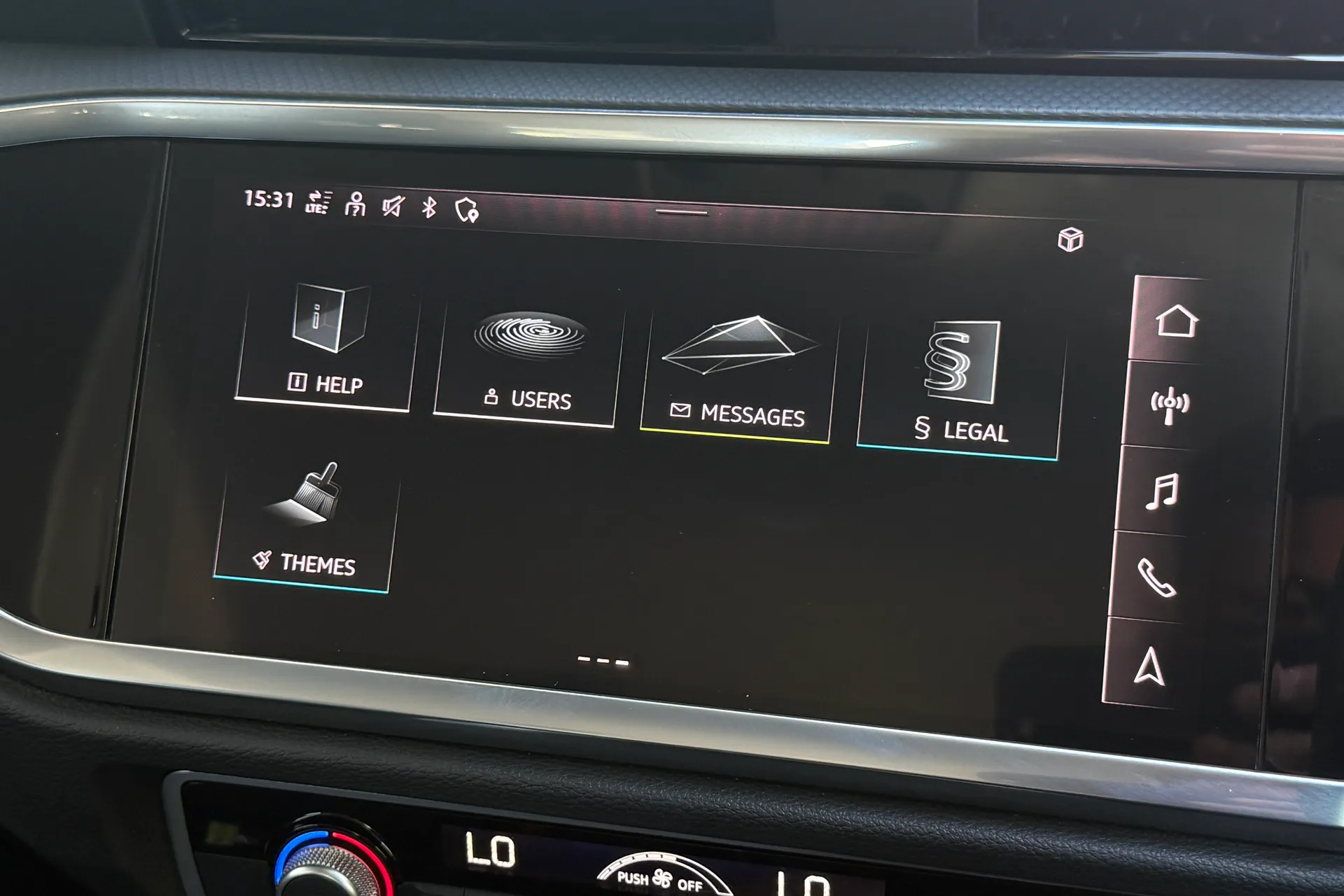 Audi Q3 thumbnail image number 15