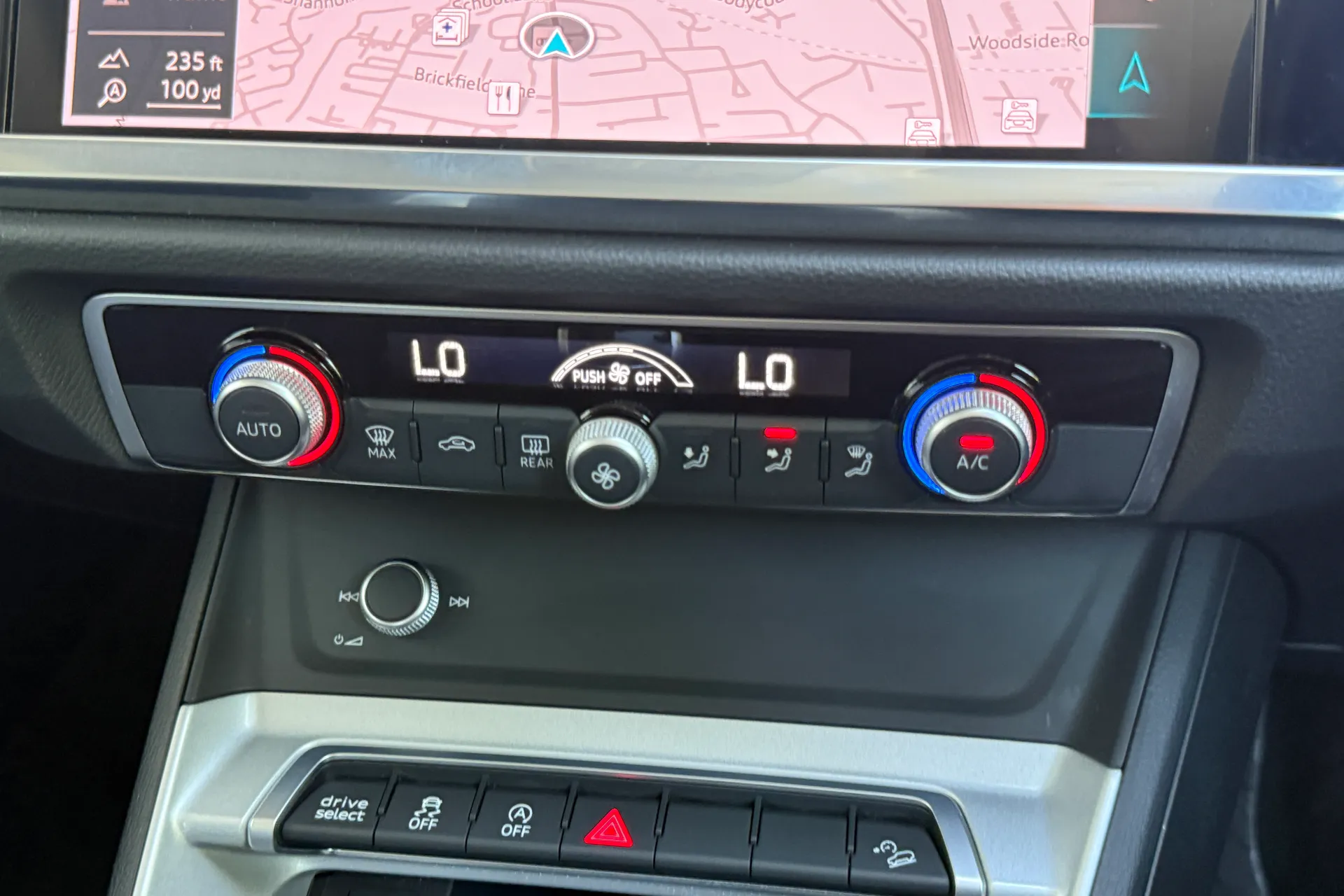 Audi Q3 thumbnail image number 17