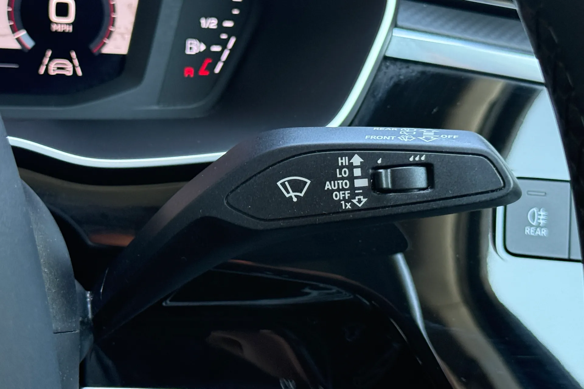Audi Q3 thumbnail image number 11