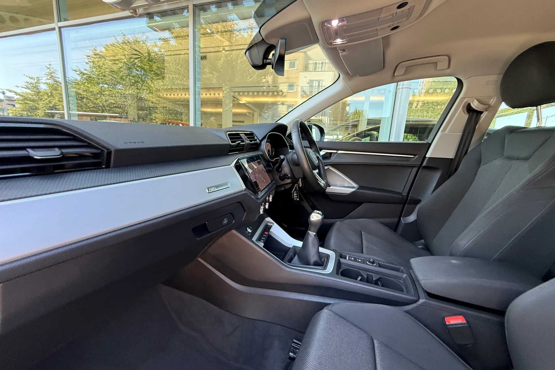 Audi Q3 thumbnail image number 2