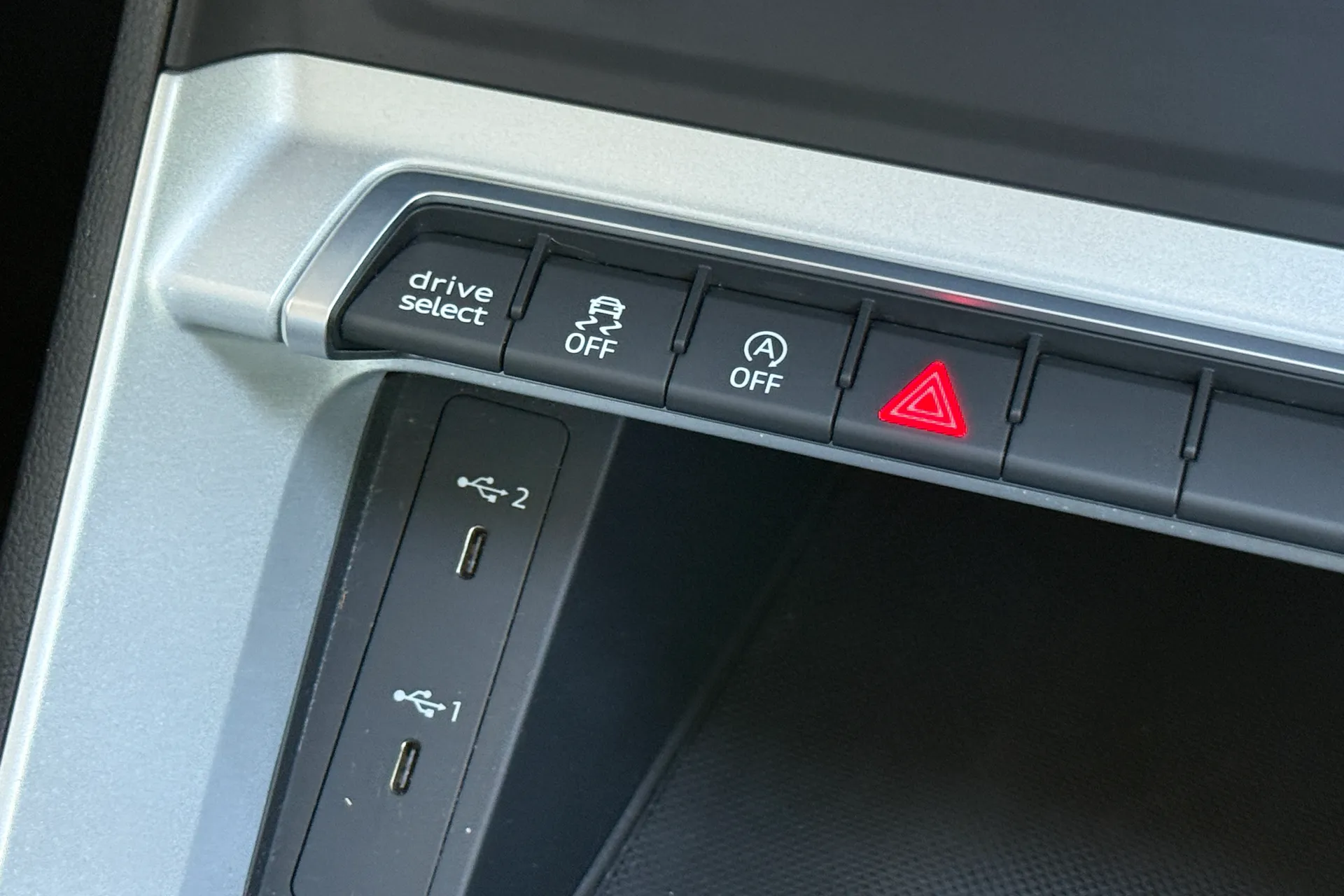 Audi Q3 thumbnail image number 18
