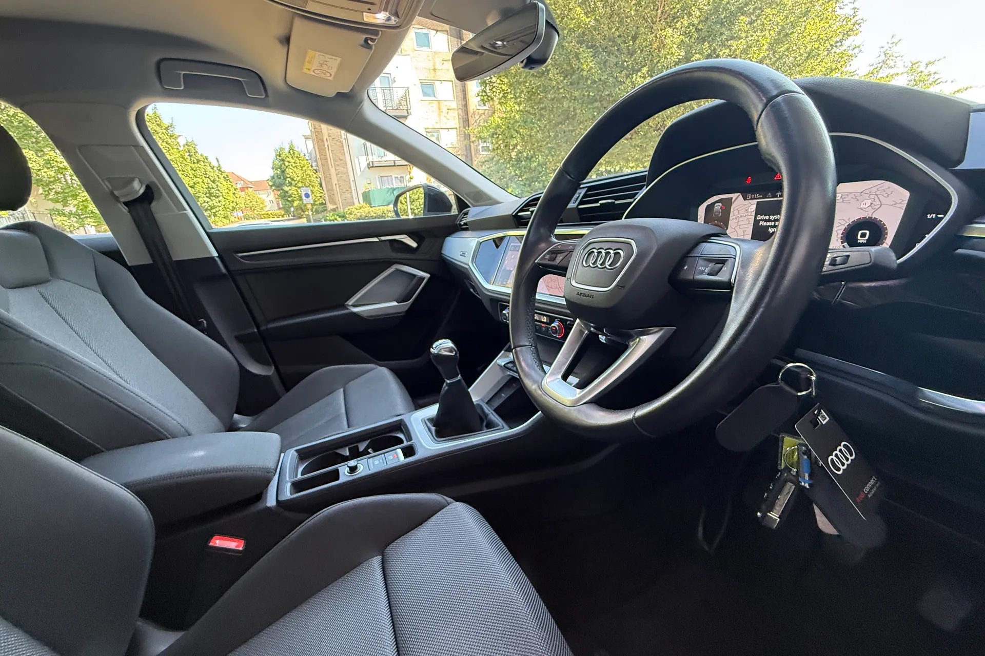 Audi Q3 thumbnail image number 6