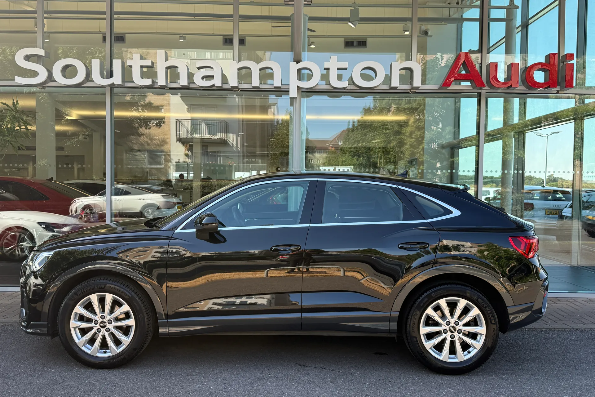 Audi Q3 thumbnail image number 45