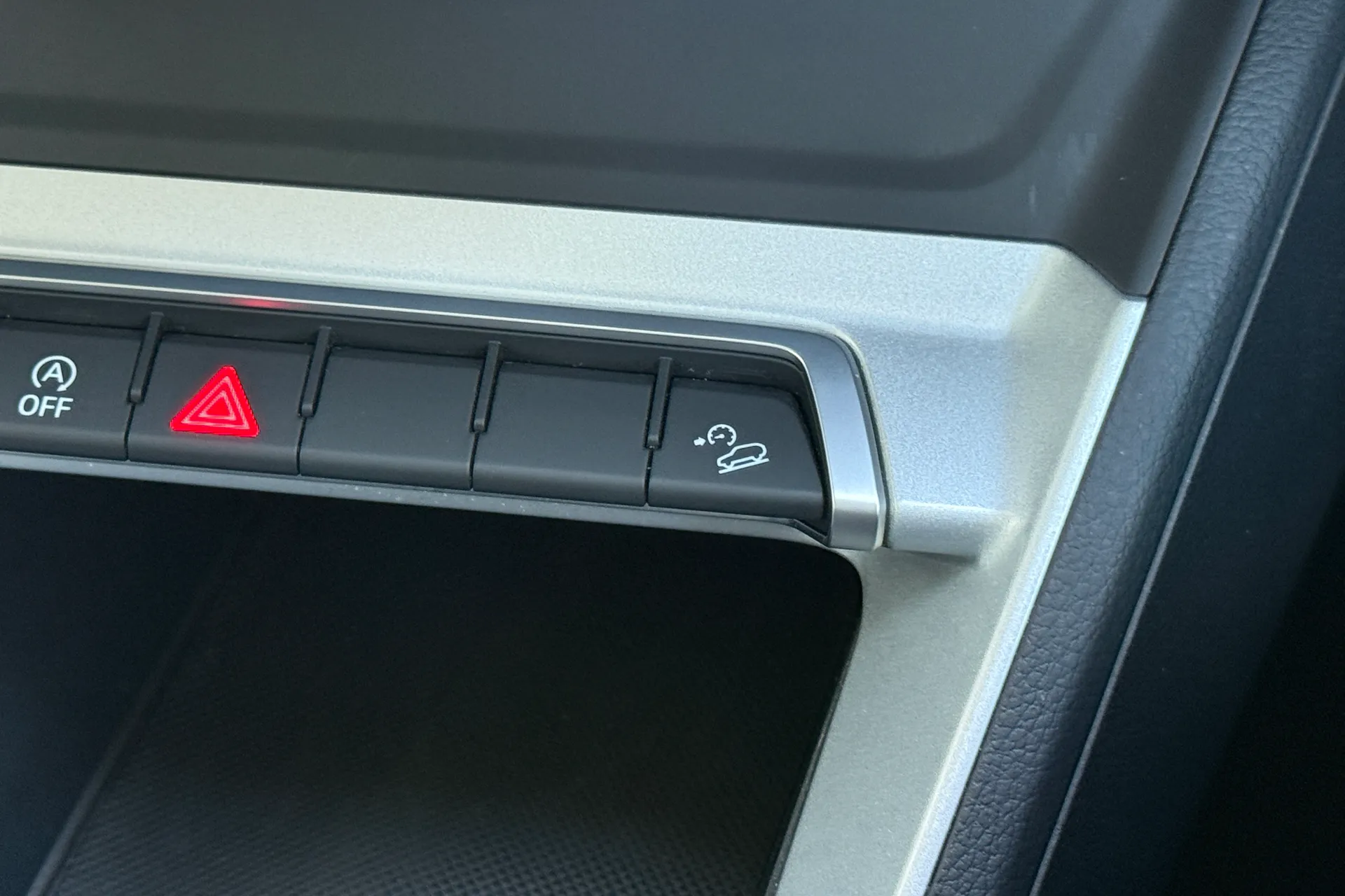 Audi Q3 thumbnail image number 19