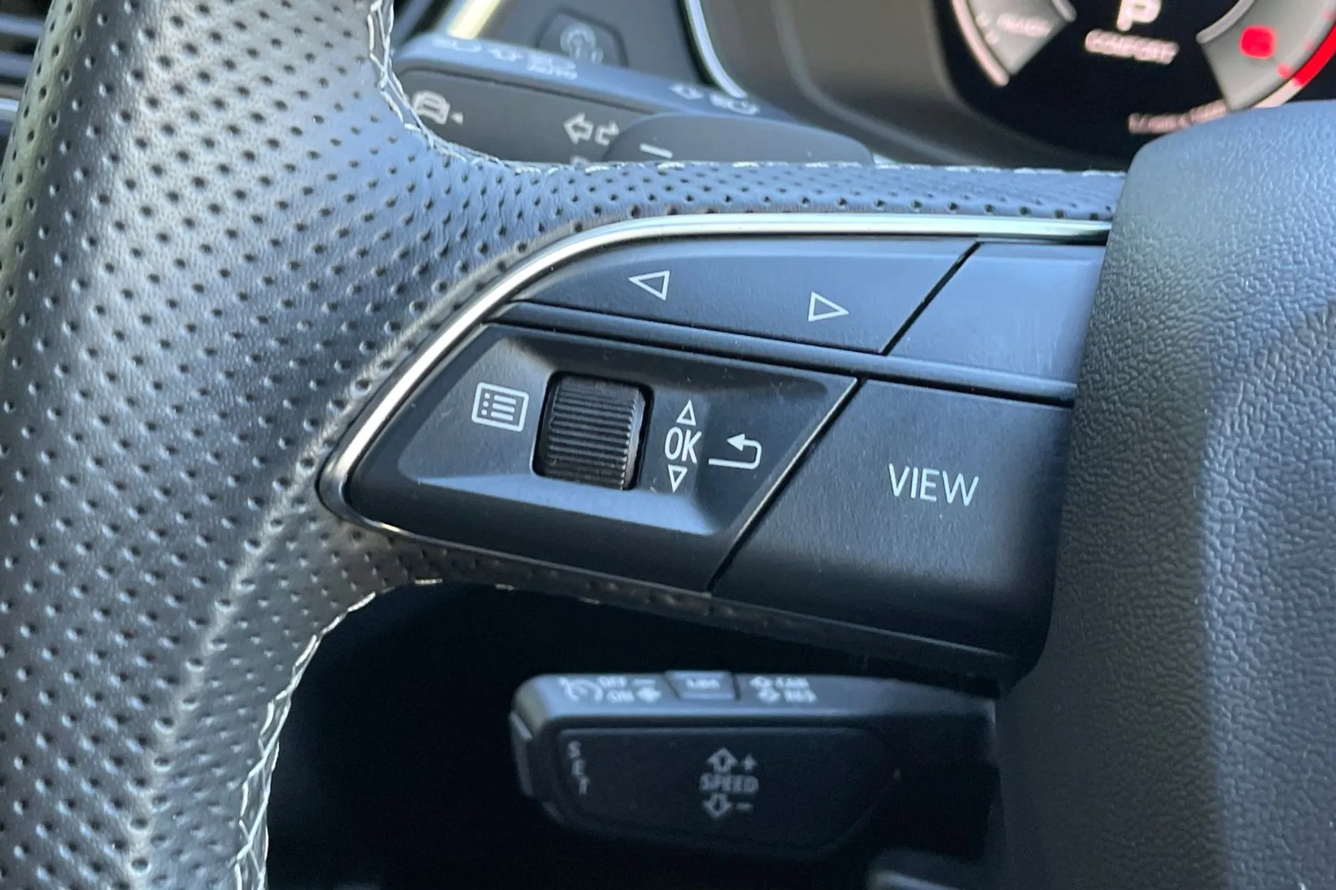 Audi Q5 thumbnail image number 35