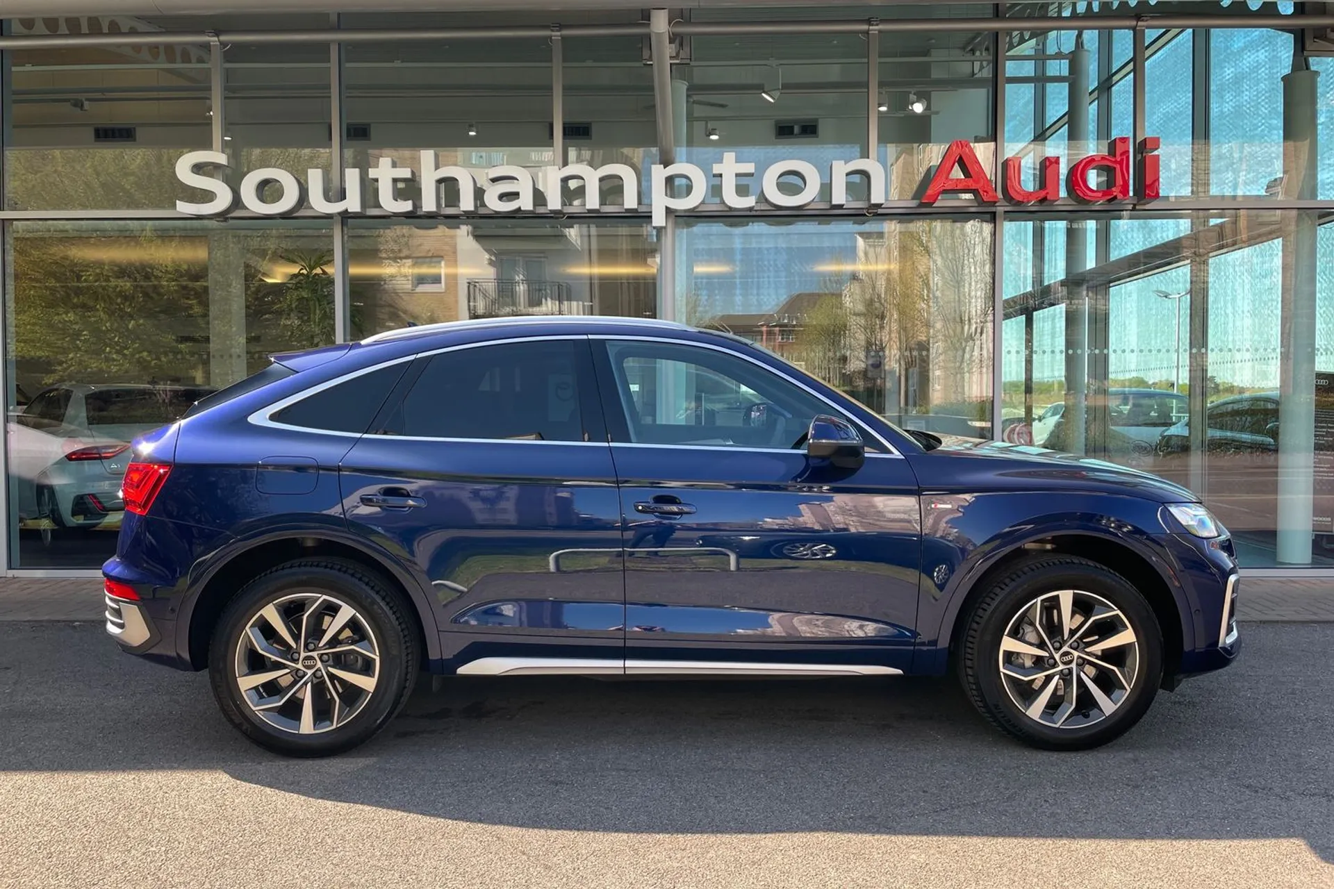 Audi Q5 thumbnail image number 2
