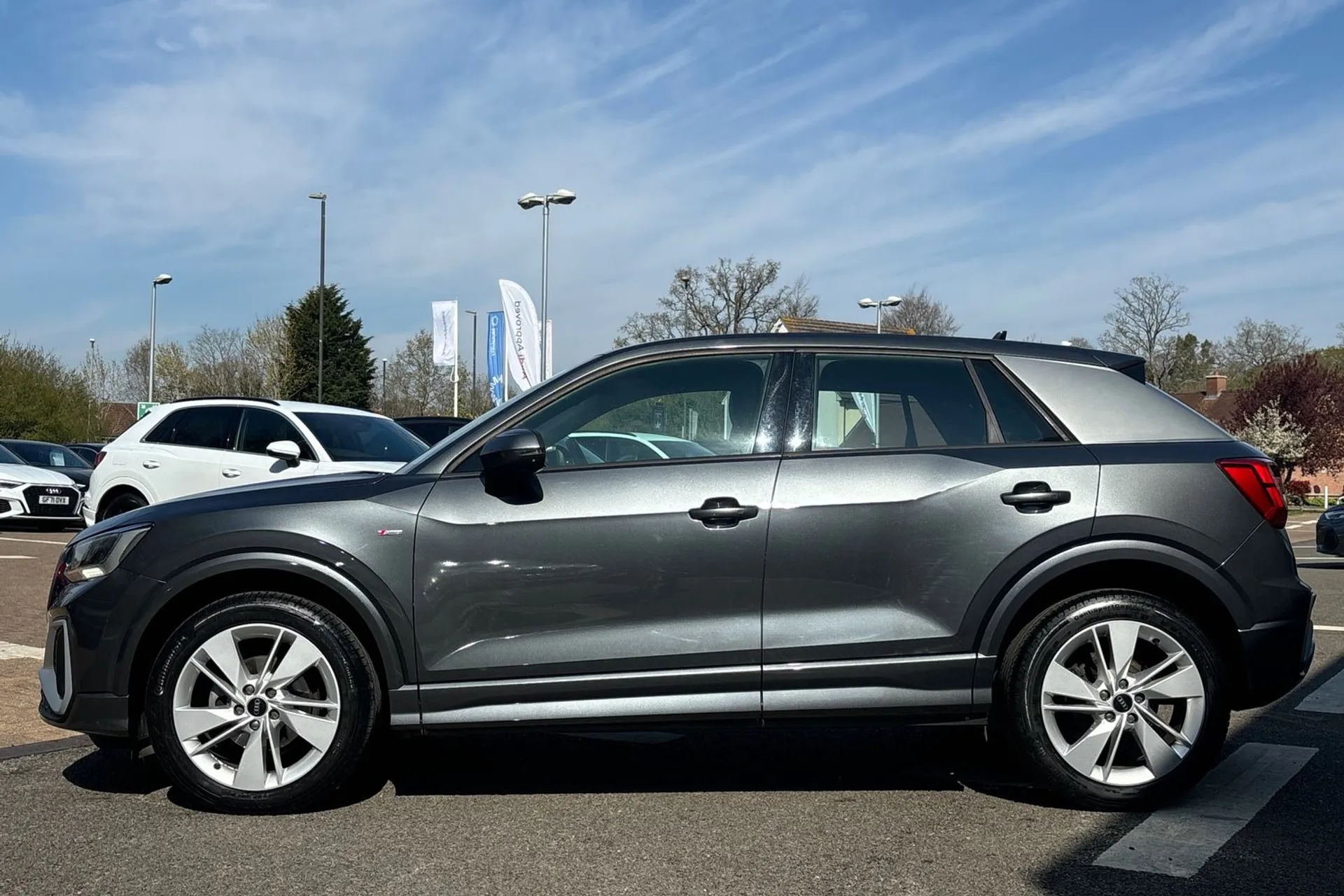 Audi Q2 thumbnail image number 9