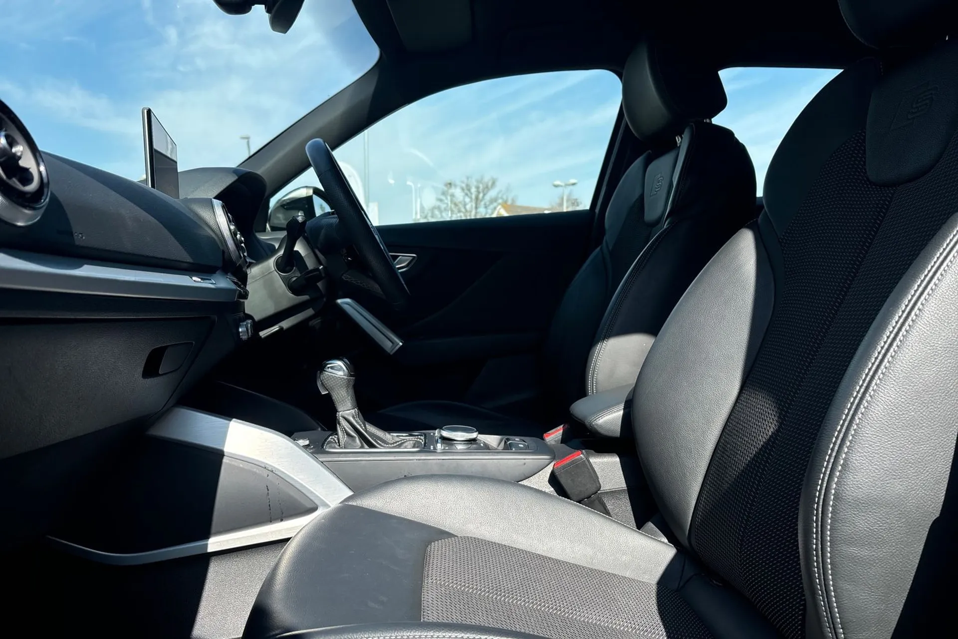 Audi Q2 thumbnail image number 27