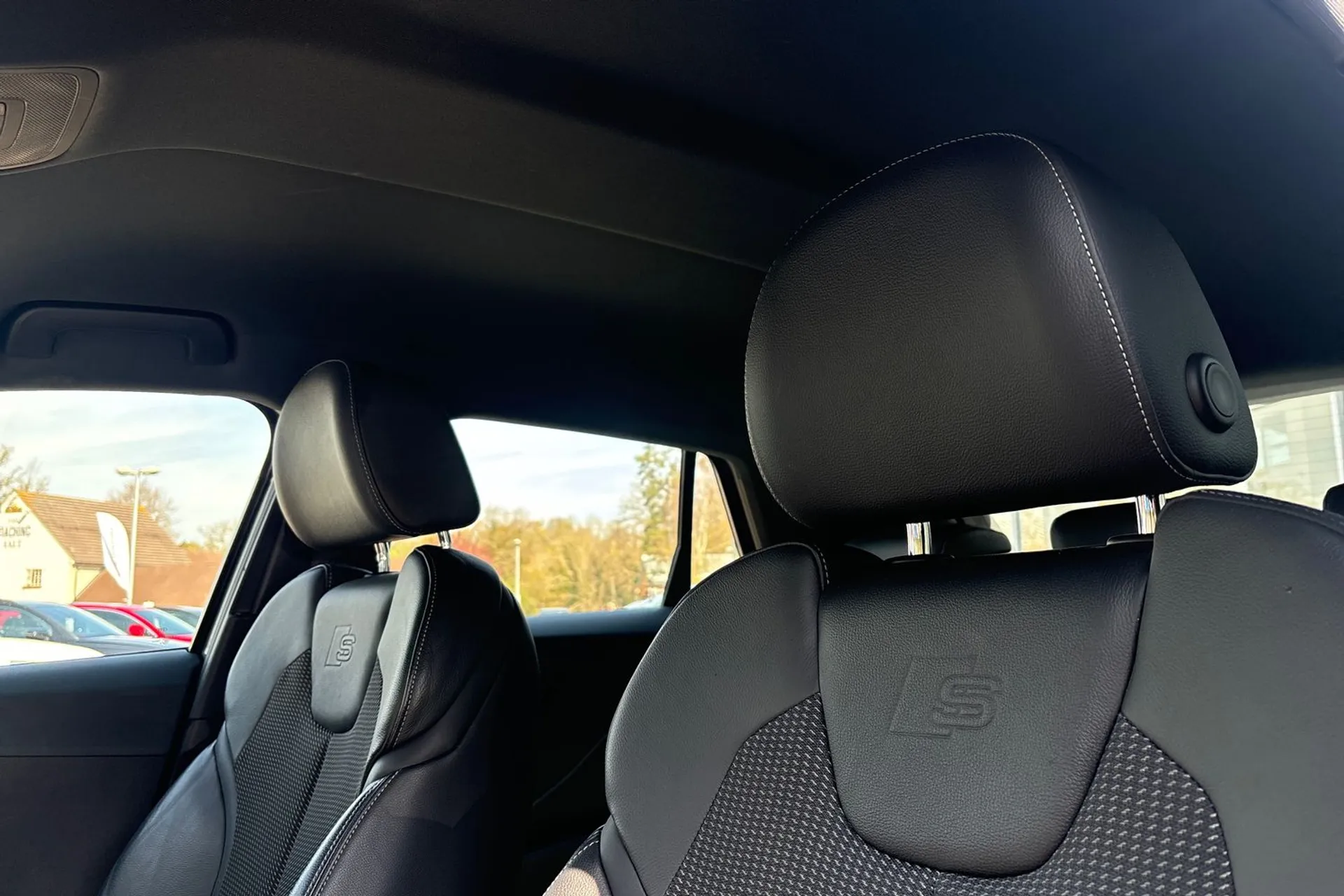 Audi Q2 thumbnail image number 28