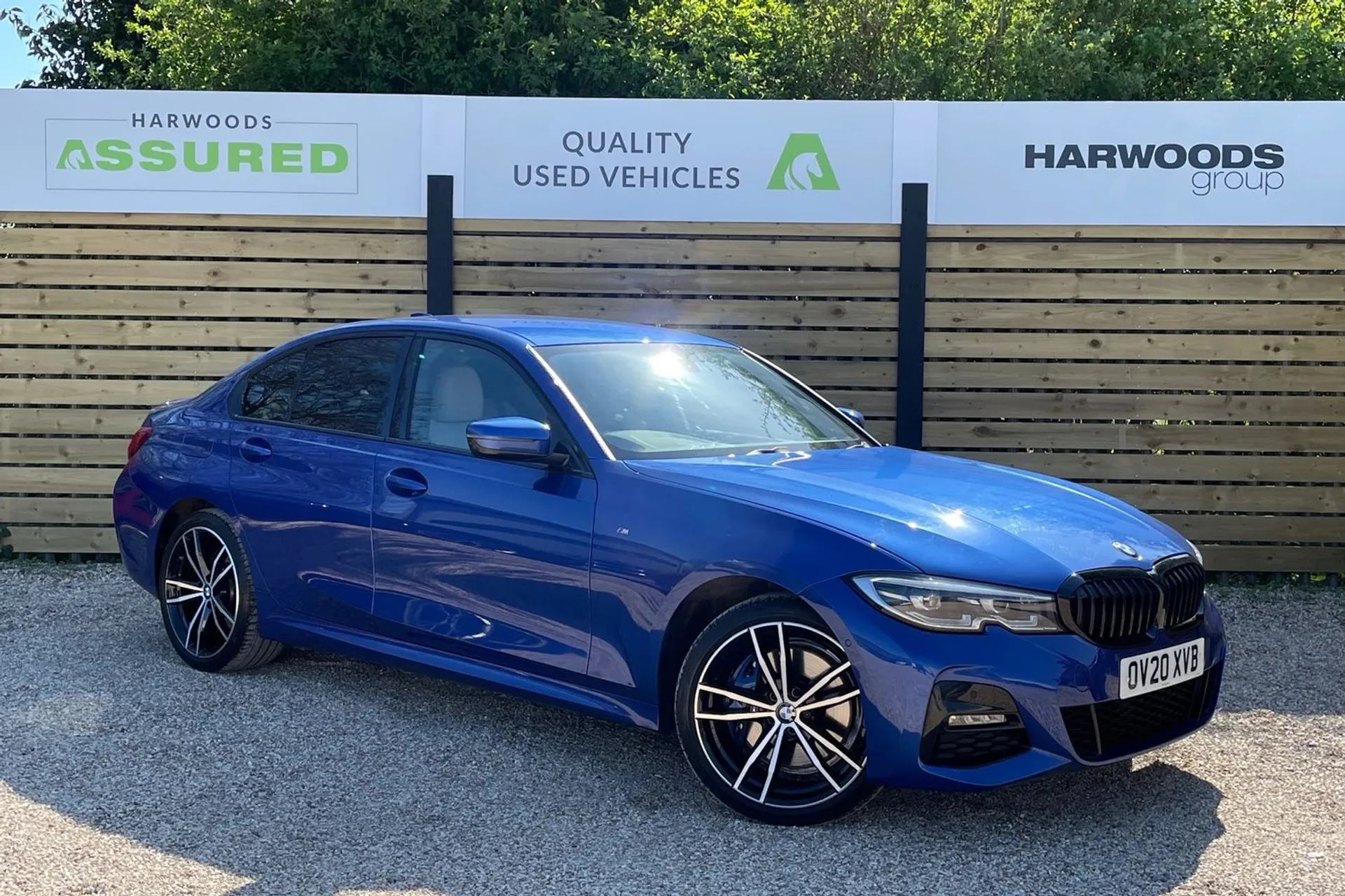 BMW 3 SERIES focused image