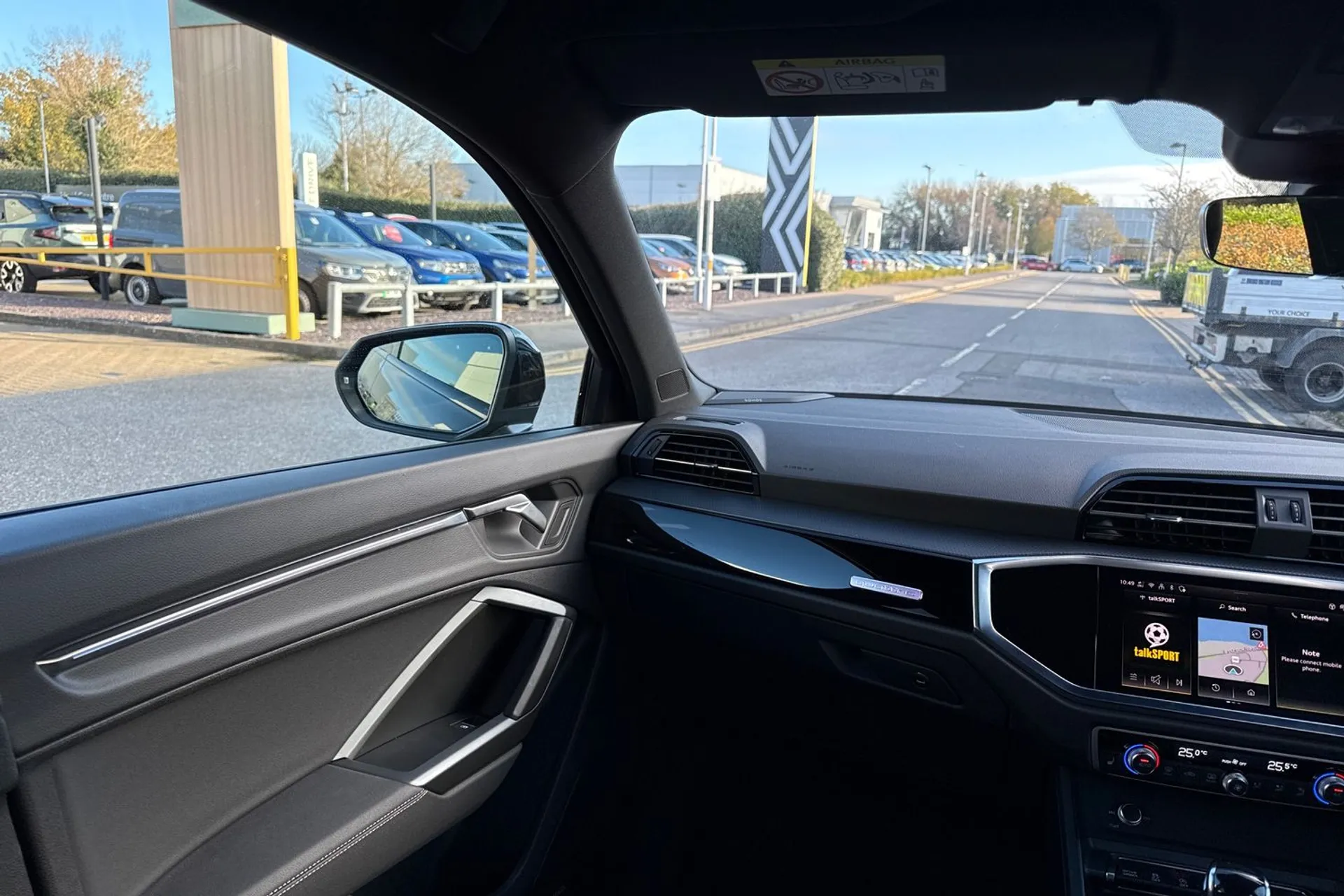 Audi Q3 thumbnail image number 38