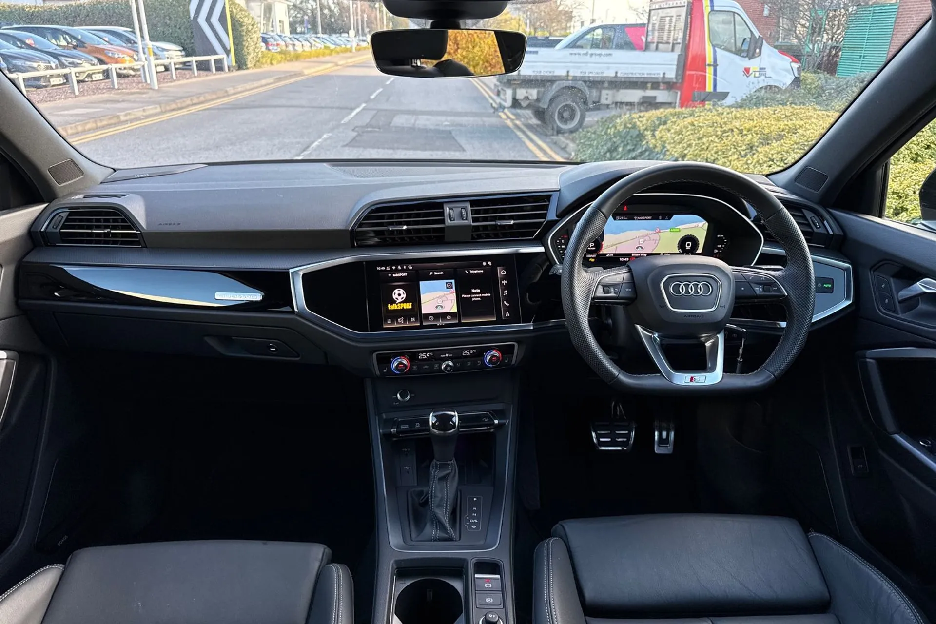 Audi Q3 thumbnail image number 3