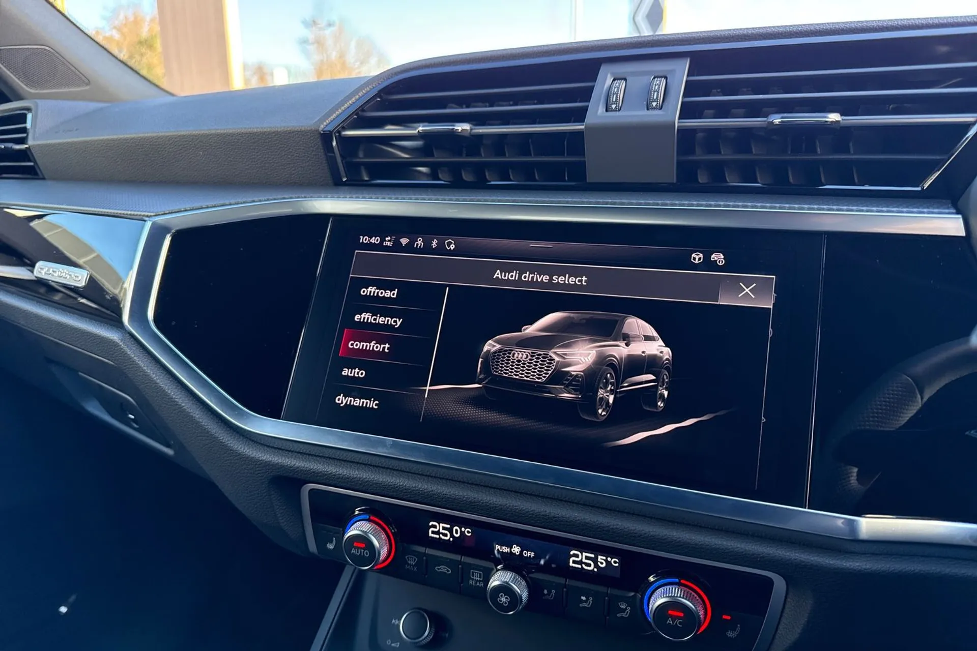 Audi Q3 thumbnail image number 40