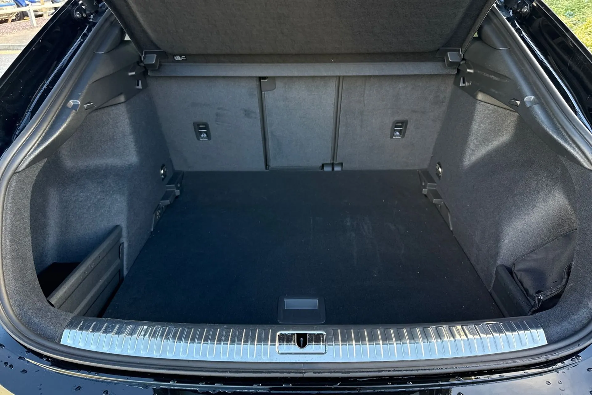 Audi Q3 thumbnail image number 19