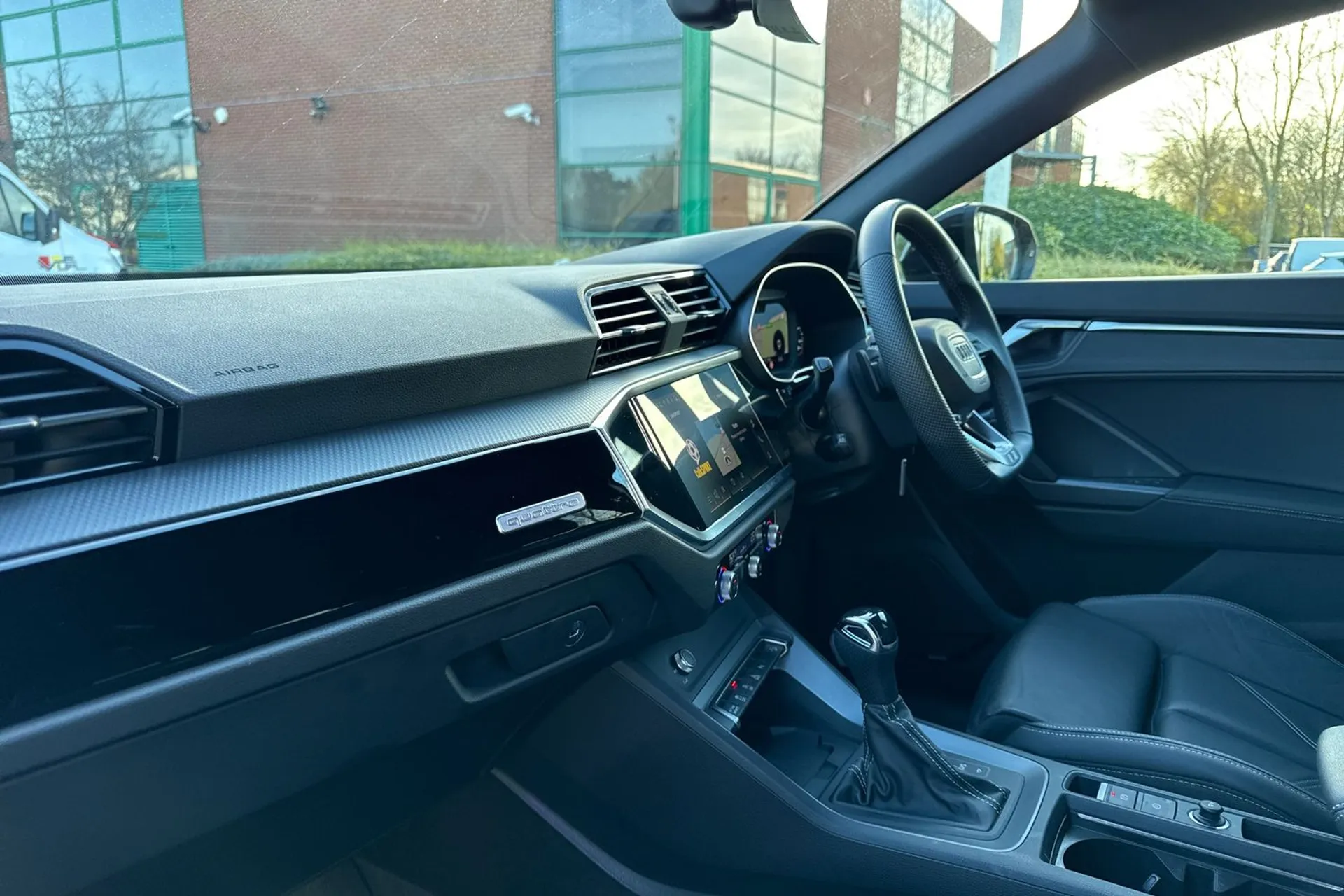 Audi Q3 thumbnail image number 30