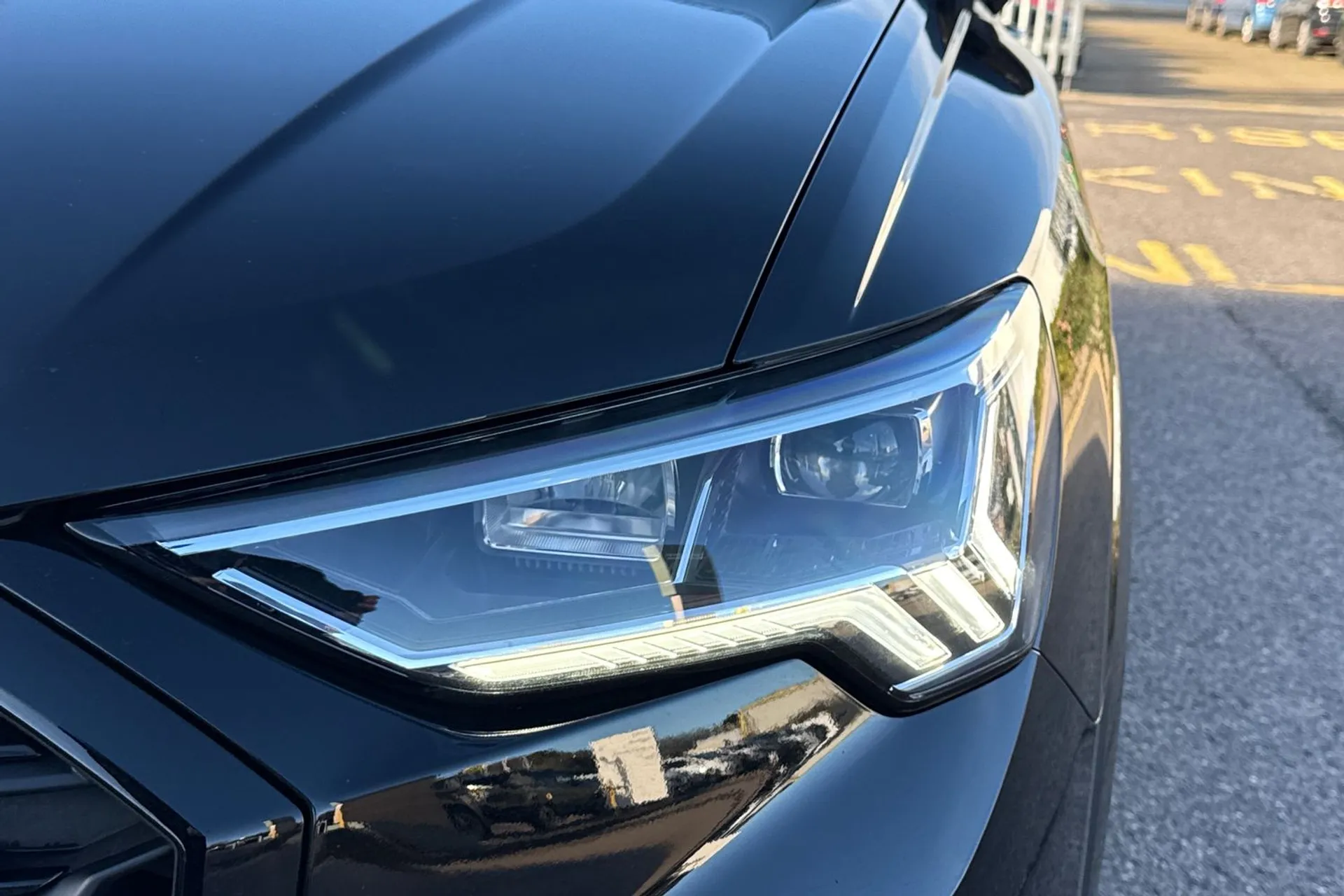 Audi Q3 thumbnail image number 16