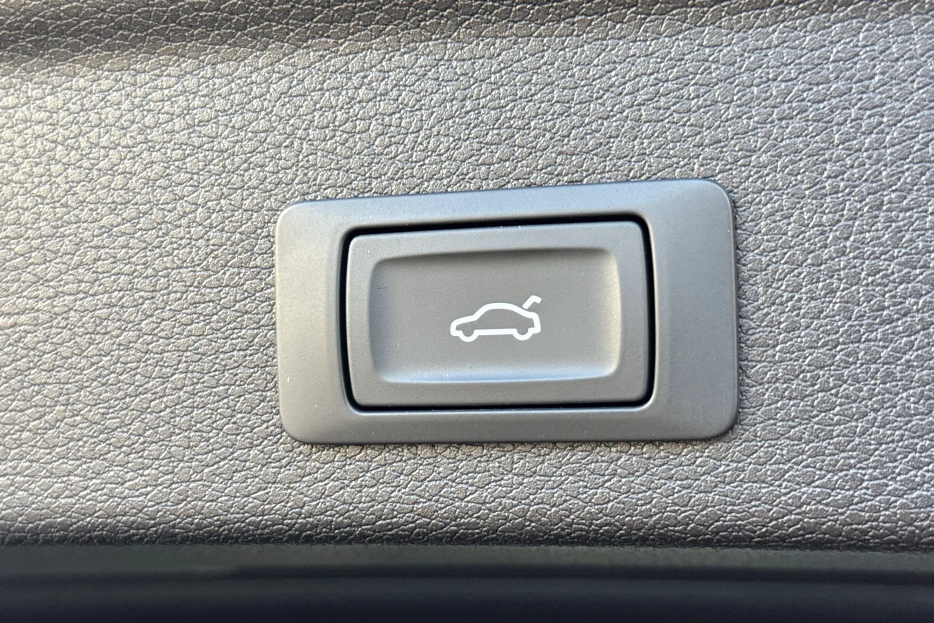 Audi Q3 thumbnail image number 20