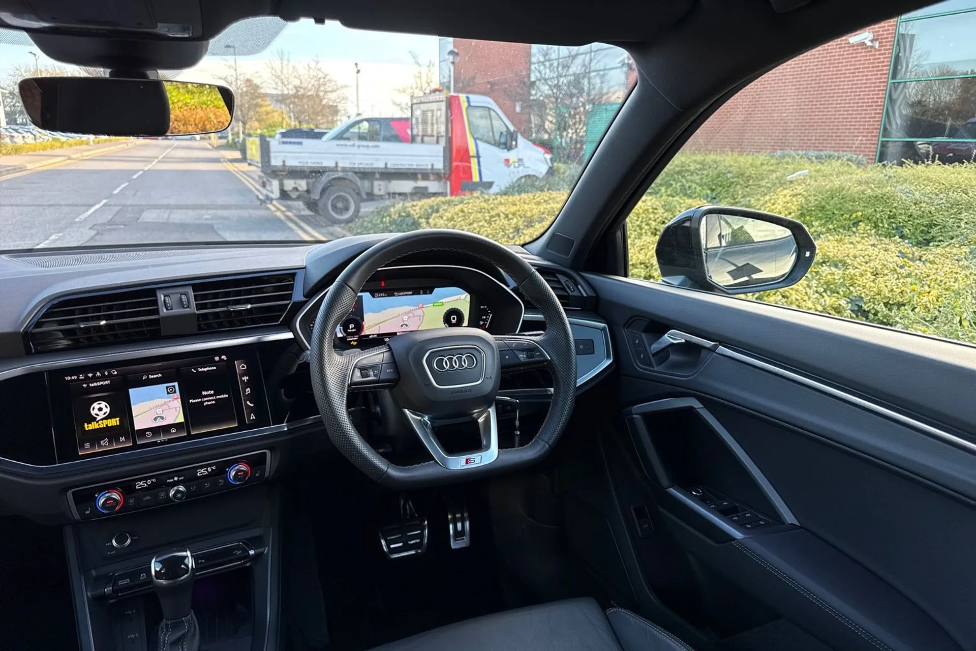 Audi Q3 thumbnail image number 41