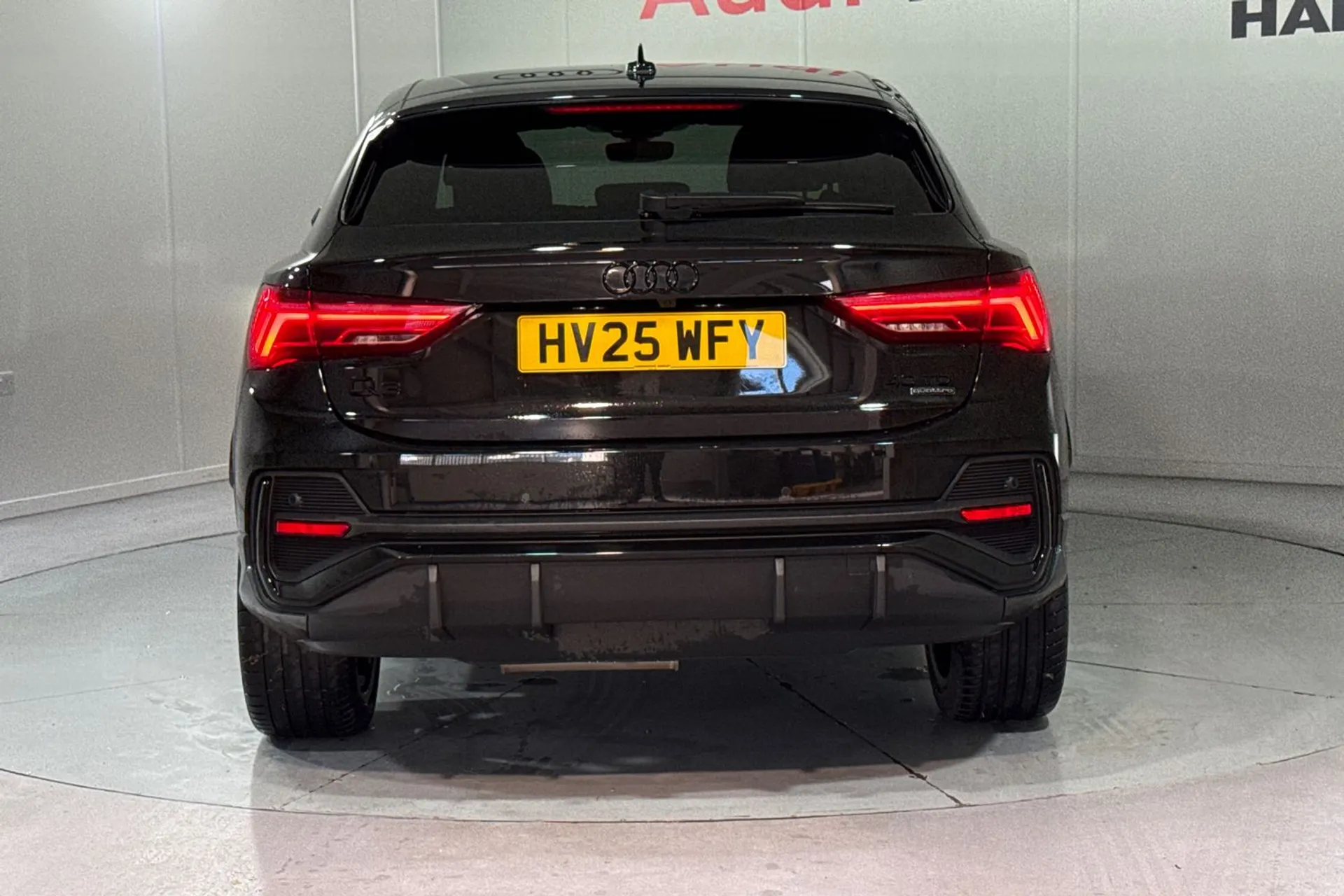 Audi Q3 thumbnail image number 10