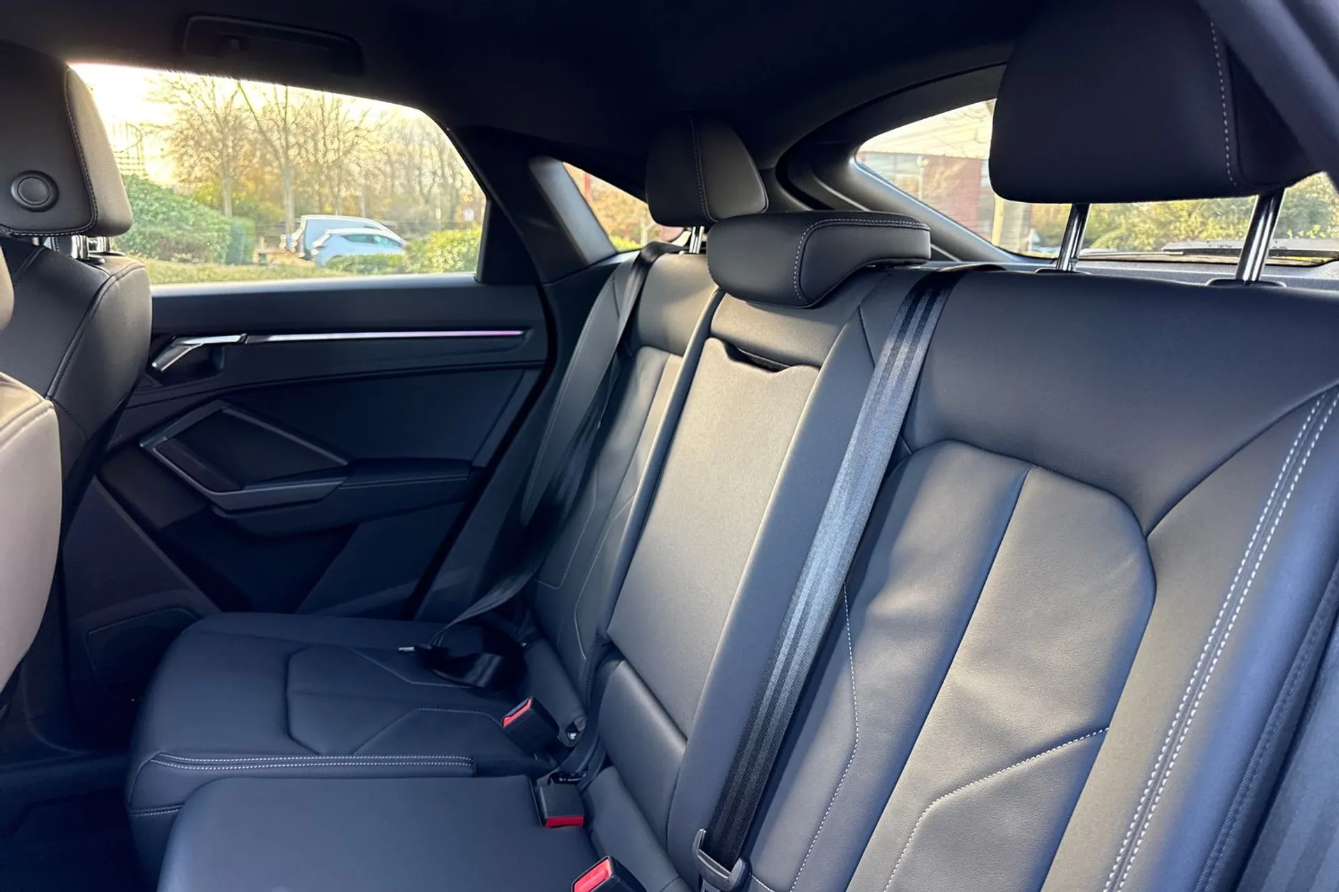 Audi Q3 thumbnail image number 33