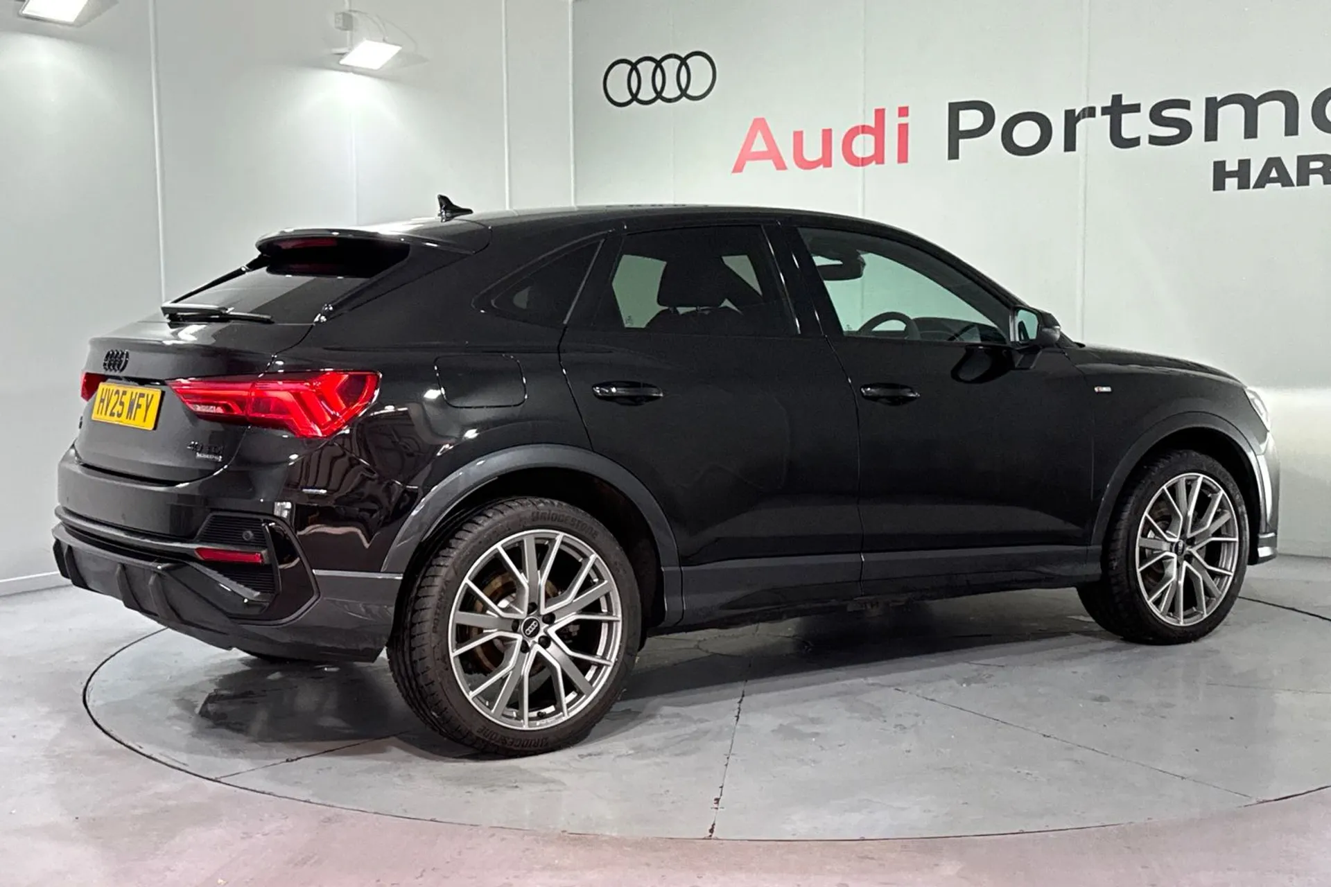 Audi Q3 thumbnail image number 9